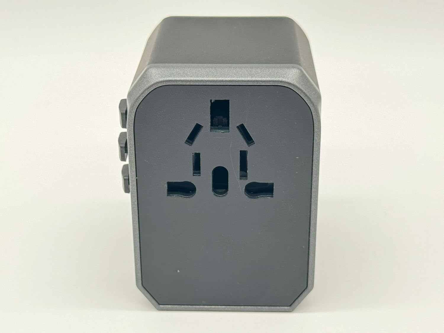 Vortex 788CB 28W World Adaptor 4USB Type C Fast-Charging Multi-Function Conversion Plug Is a Global Plug from European to American Plug image number 1