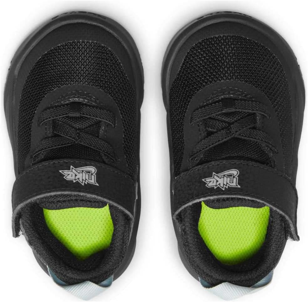 NIKE Unisex Kid'S Team Hustle D 10 Gymnastics Shoe