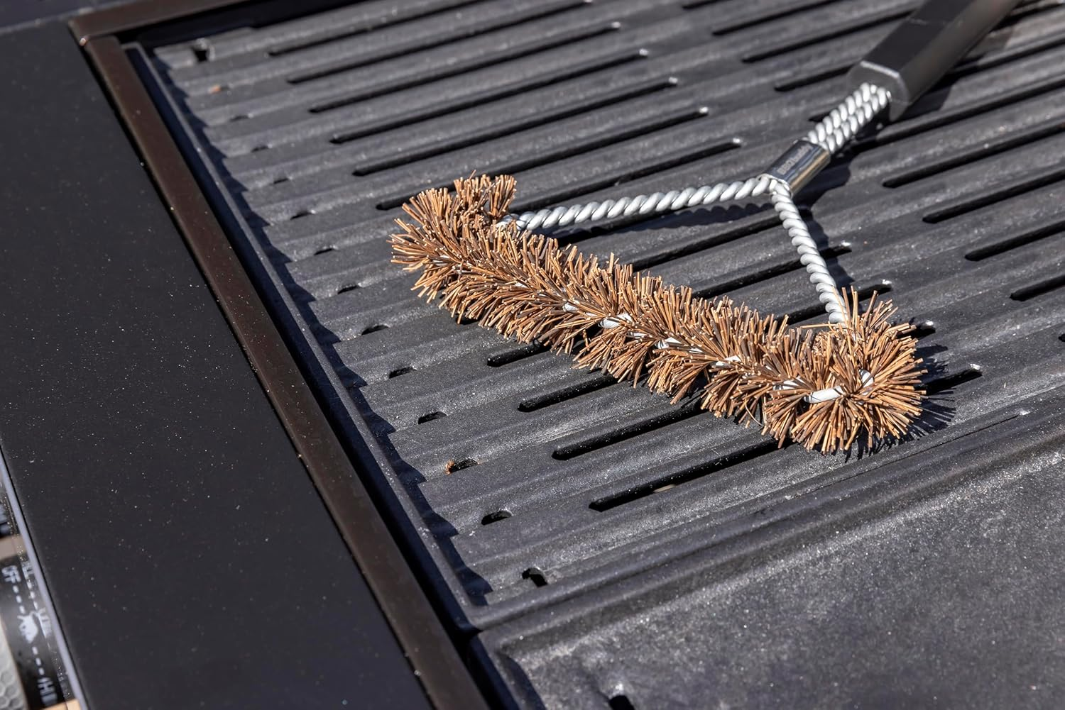 BBQ Buddy 30Cm Palmyra Grill Brush - Sustainable Fibre Grill Brush for Outdoor Barbeque - Handheld Grills Cleaner and Scrubber with Handle image number 1