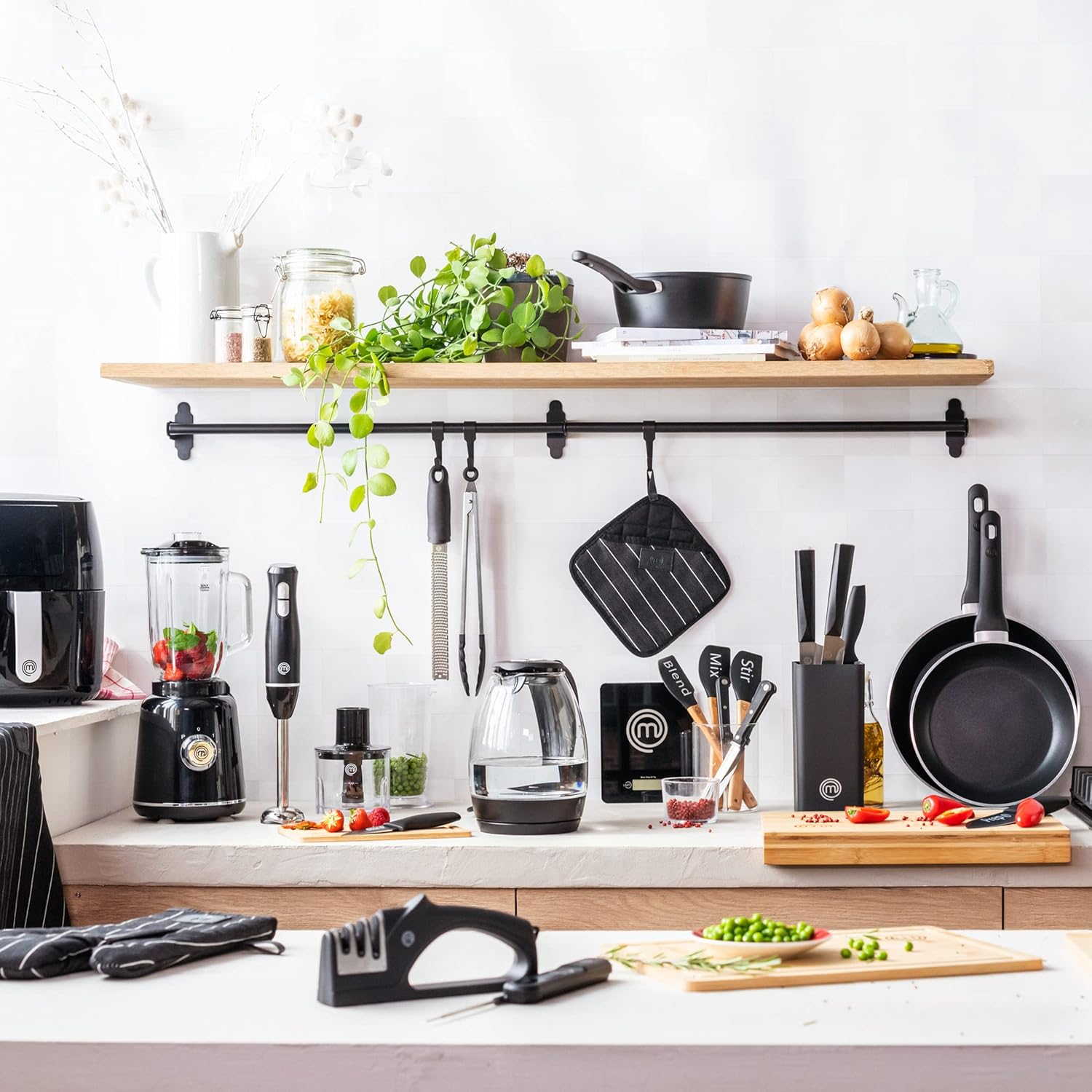 Masterchef Non Stick Frying Pan 24Cm for Induction Hob, Gas, Halogen & Ceramic Stoves, Swiss Engineered for Even Heat Distribution, Scratch Resistant, Dishwasher Safe, Aluminium image number 1