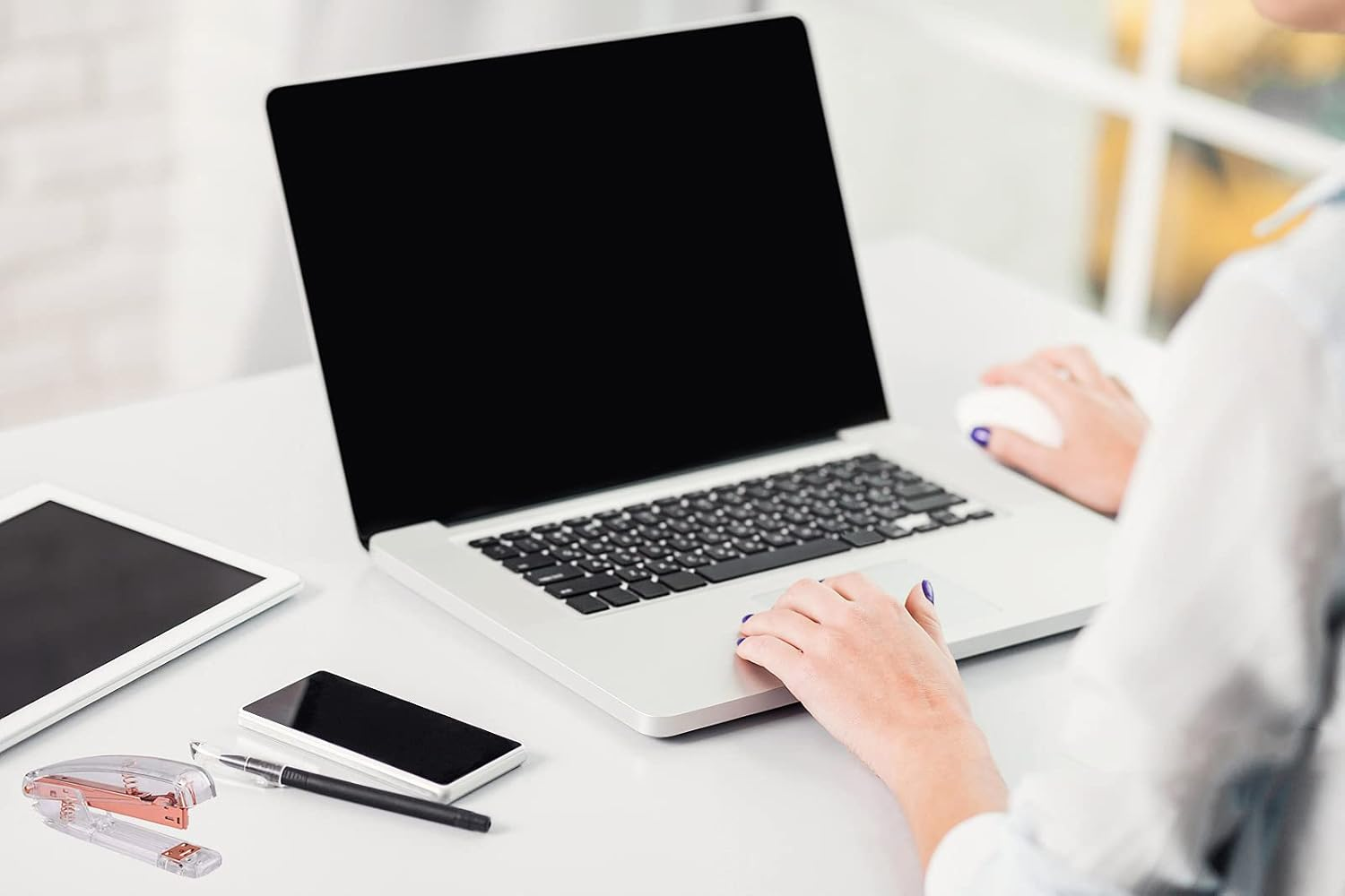 Acrylic Desktop Stapler with 1000 26/6 Staples, 6 Binder Clips & 50 Paper Clips, Desk Accessory Kit for Home Office School (Rose Gold) - Black image number 4