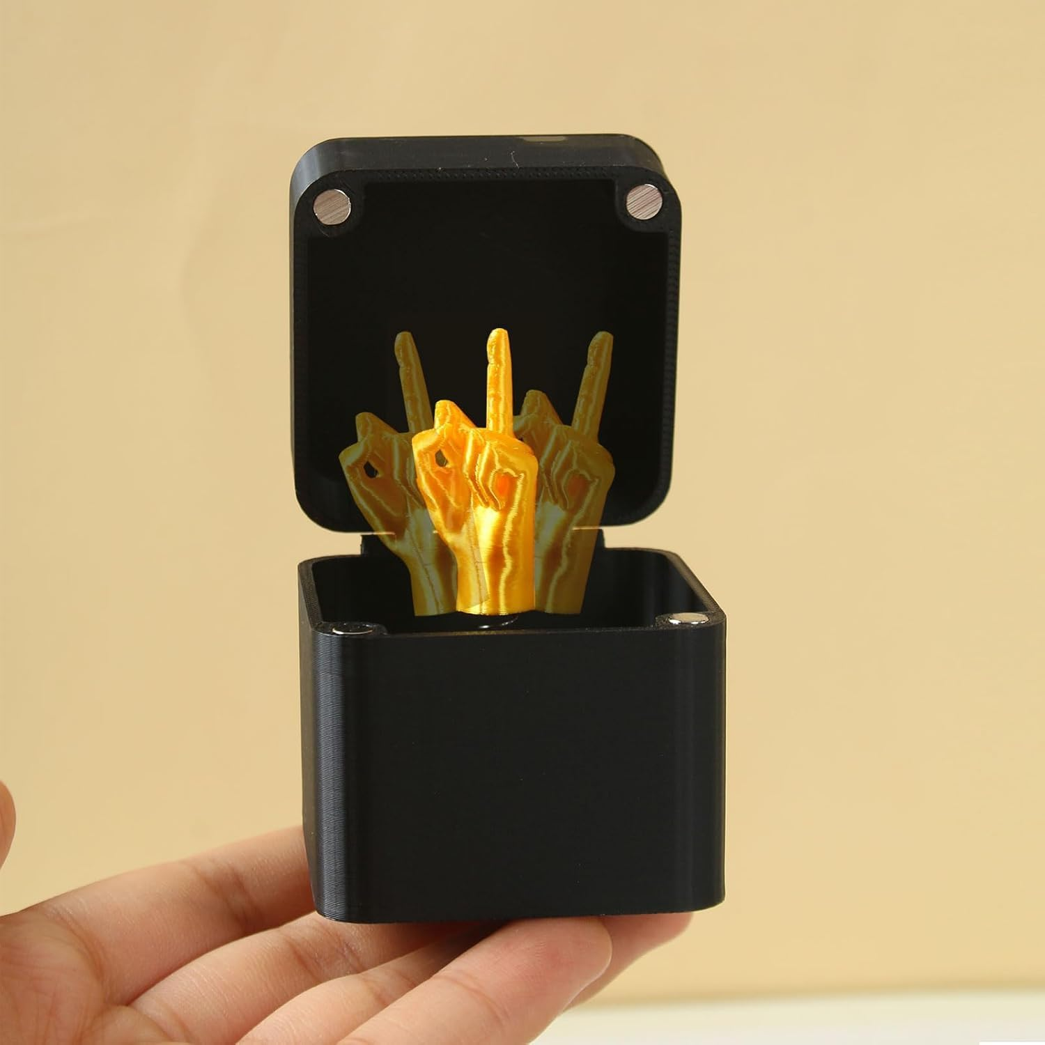 LXLUOO Middle Finger in a Box, Spoof Hand Prank Pop up Gift with Box for Adults, Christmas Novelty Fun Prank Gift image number 2