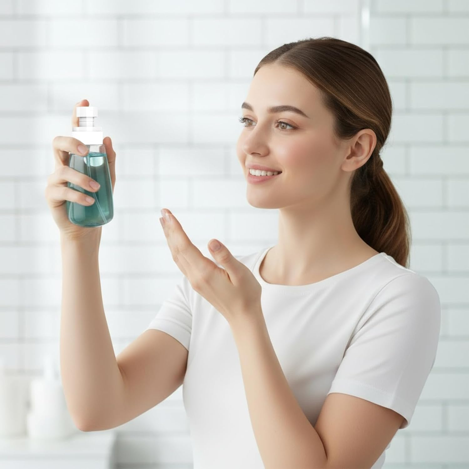 Travel Spray Bottle, Leakproof Design, Portable Fine Mist Spray Bottle, Refillable and Lightweight, Compatible with Toners and Skin Care, 100Ml, Pack of 2 &ndash; Haheihei image number 4