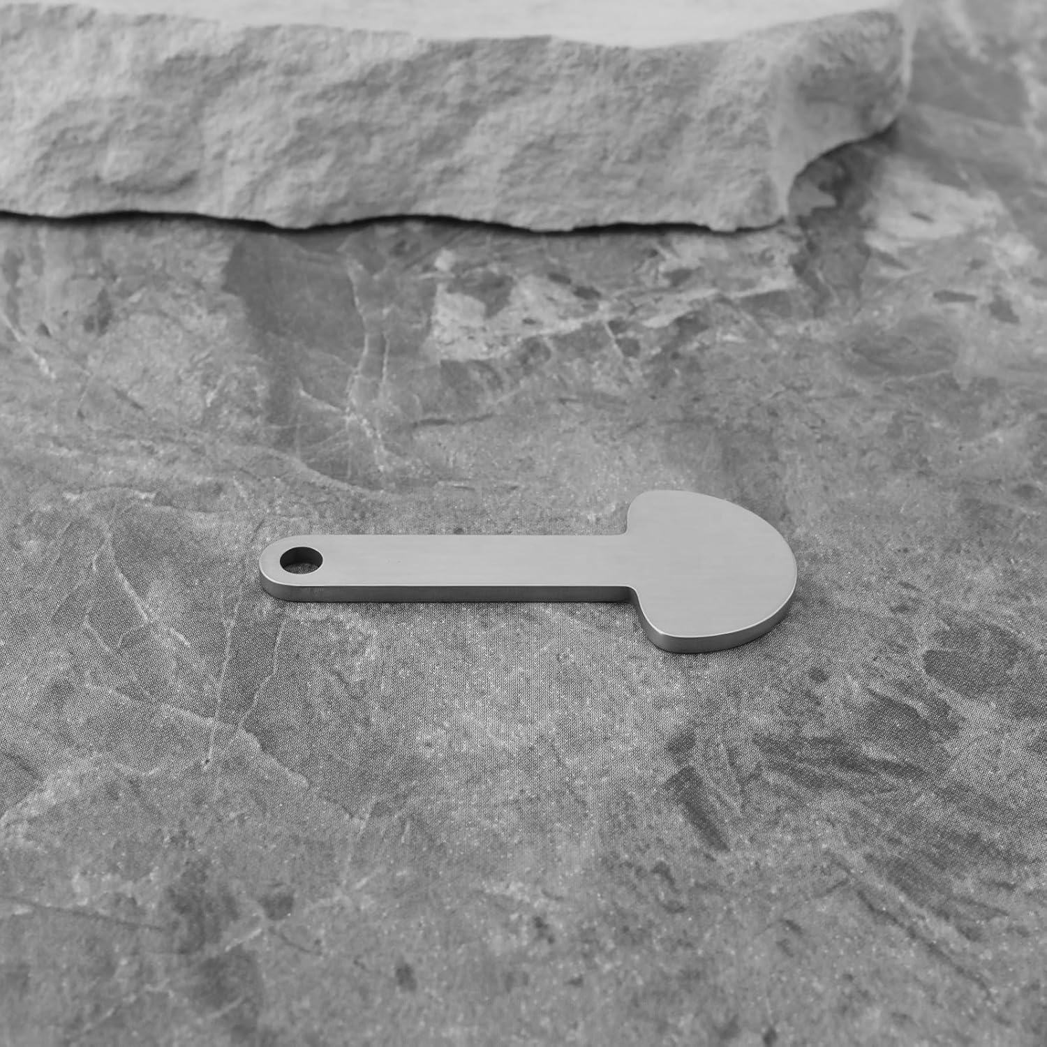 Emsea 4Pcs Reusable Supermarket Trolley Release Key with Ring Stainless Steel Compatible with B&M Compatible with Asda Trolley, 46X23Mm image number 2