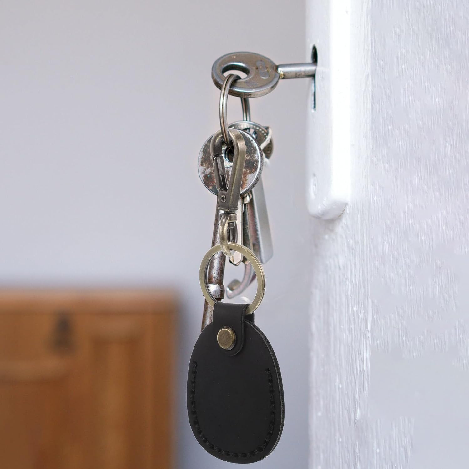 Ifundom 3PCS Vintage PU Leather Access Card Holder Keychain Set, Handmade Mini Card Wallet Pouch with Ring, Smart Key Protector for Women&rsquo;S Storage and Daily Use image number 4