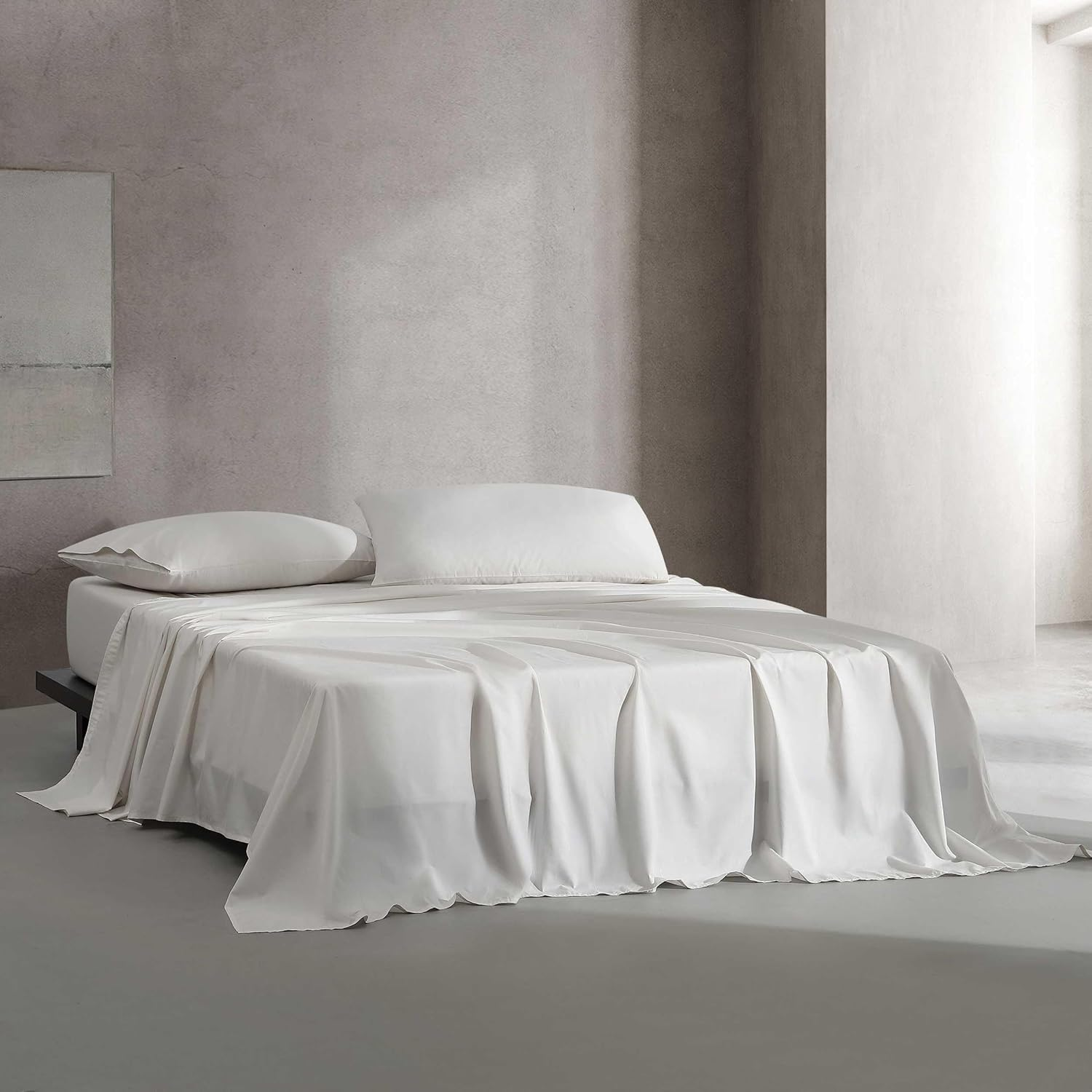 Calvin Klein - King Sheets, Luxuriously Soft Percale Bedding Set, Sustainable Fabric Construction (Naturals Solid Feather White, King) image number 4