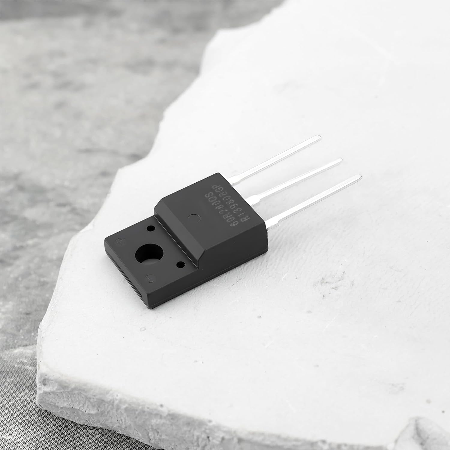 Ecsing 4X MMF60R280QS Large Volume Liquid Crystal Ion Field Effect Tube TO-220 Suitable for Electronic Components image number 1