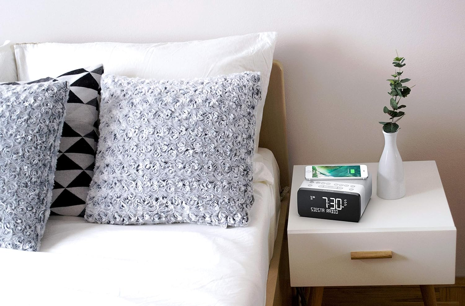 Pure Siesta Charge Radio Alarm Clock with Wireless Charging Pad (Digital Radio with DAB/DAB+, FM/FM Radio, Bluetooth, USB, AUX, Wireless Mobile Phone Charging Station, 40 Station Memory) Polar White