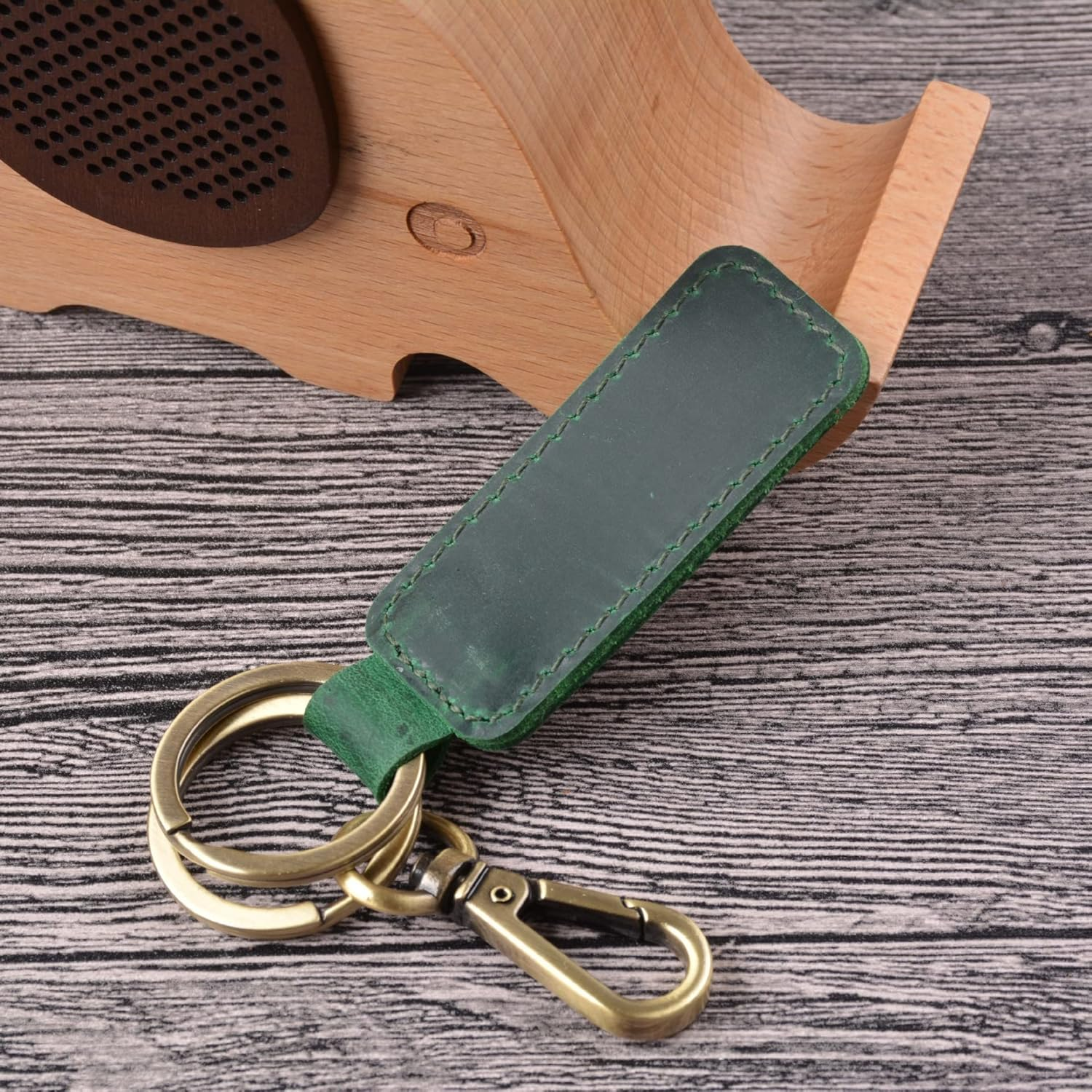 Keychain Men Leather, Key Chains for Car Keys, Classic Style Keychain Car Accessories image number 4