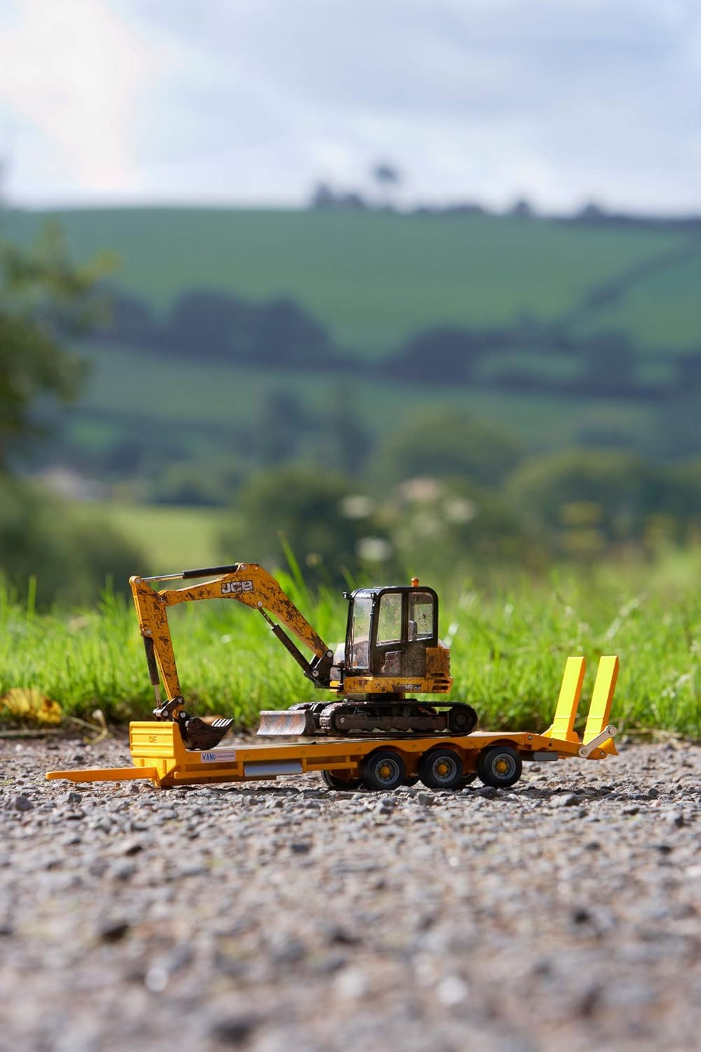 Britains Kane LLTM Low Loader - Collectable Tractor Toy - Tractor Toys Compatible with 1:32 Scale Farm Animals and Toys - Suitable for Collectors and Children from 3 Years image number 6