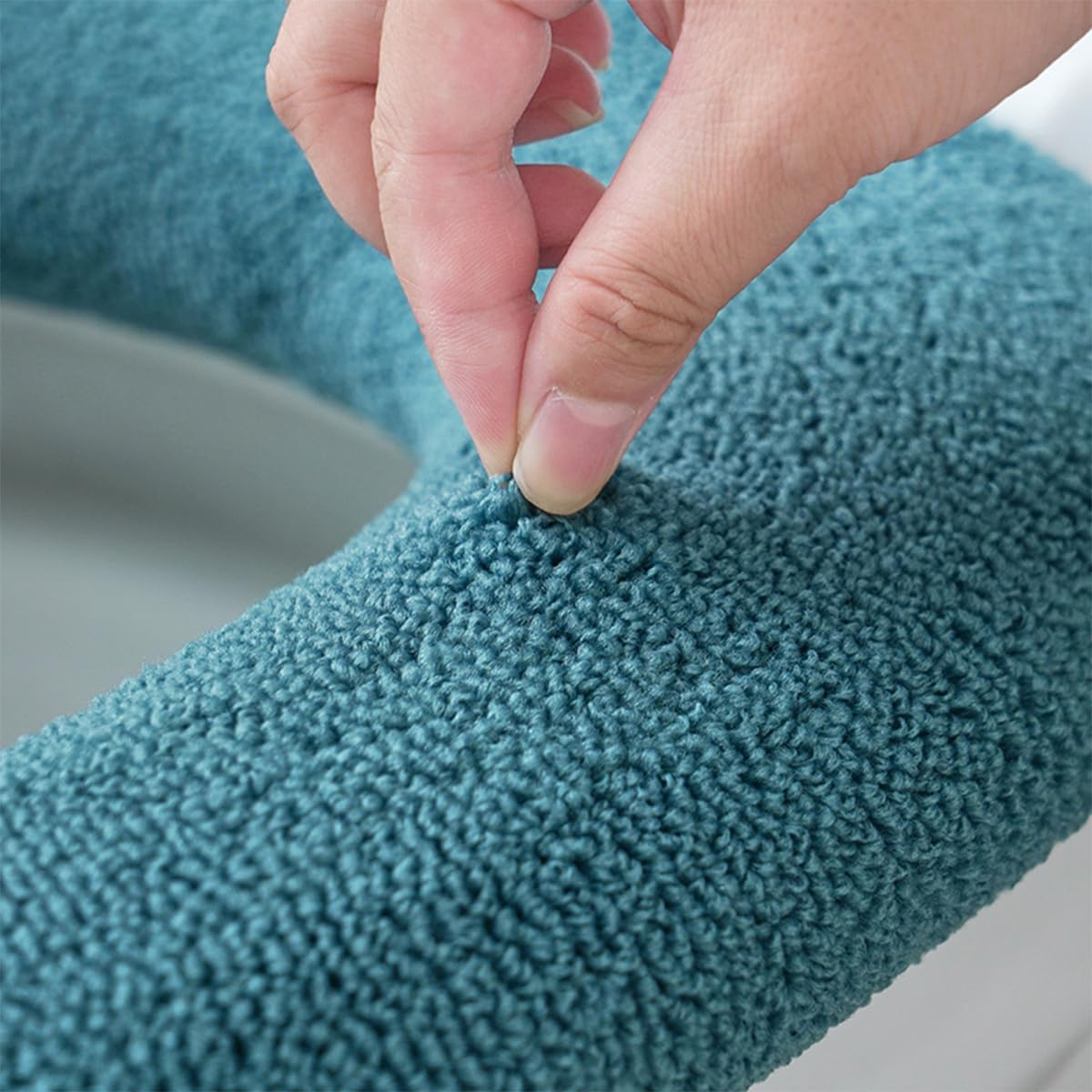 Set of 4 NUZAMAS Toilet Seat Covers Soft Toilet Cushion Toilet Cover with Flip Lid Handle Universal Portable Toilet Seat Washable Toilet Seat for Home Bathroom image number 5