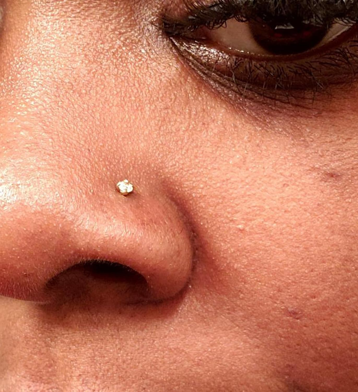 QWALIT Gold Nose Piercing Kit with Disposable Gun and Rings image number 5