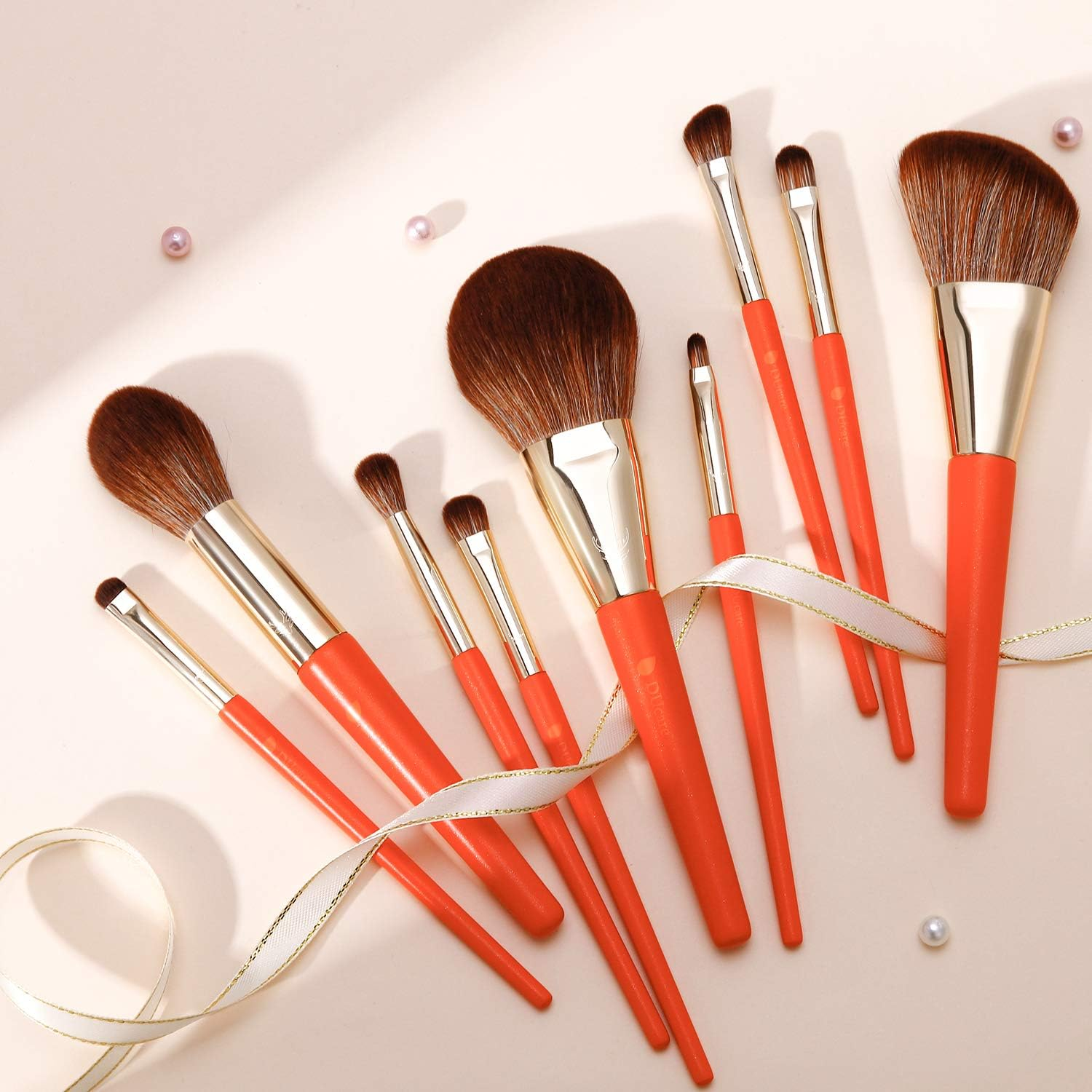 Ducare Makeup Brushes 9Pcs Makeup Brush Set with Bag Premium Synthetic Kabuki Foundation Eyeshadows Brushes Blending Face Powder Blush Concealers Eye Shadows Make up Kit - Red image number 4