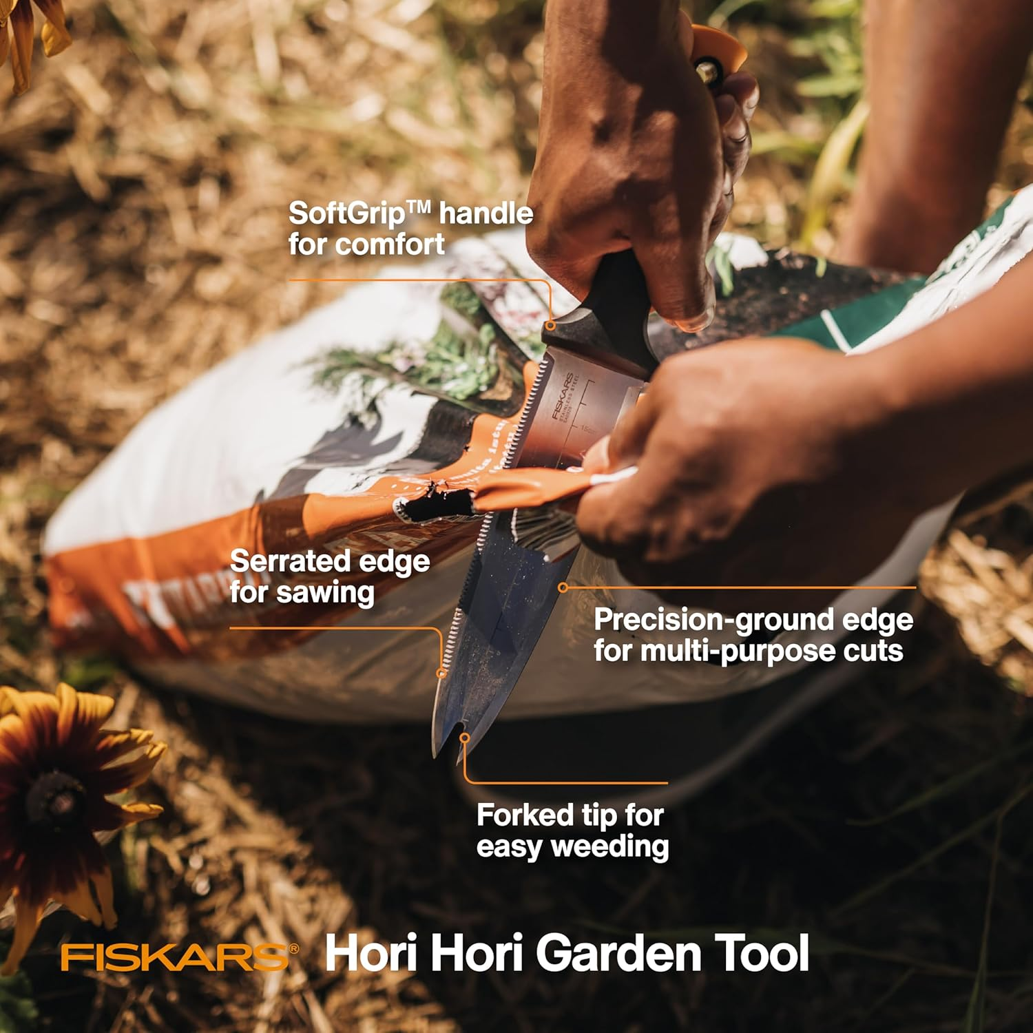 Fiskars Hori Hori Garden Knife with Sheath, Multi-Purpose Heavy Duty Gardening Hand Tool for Weeding, Planting, Digging with Hanging Hole image number 3