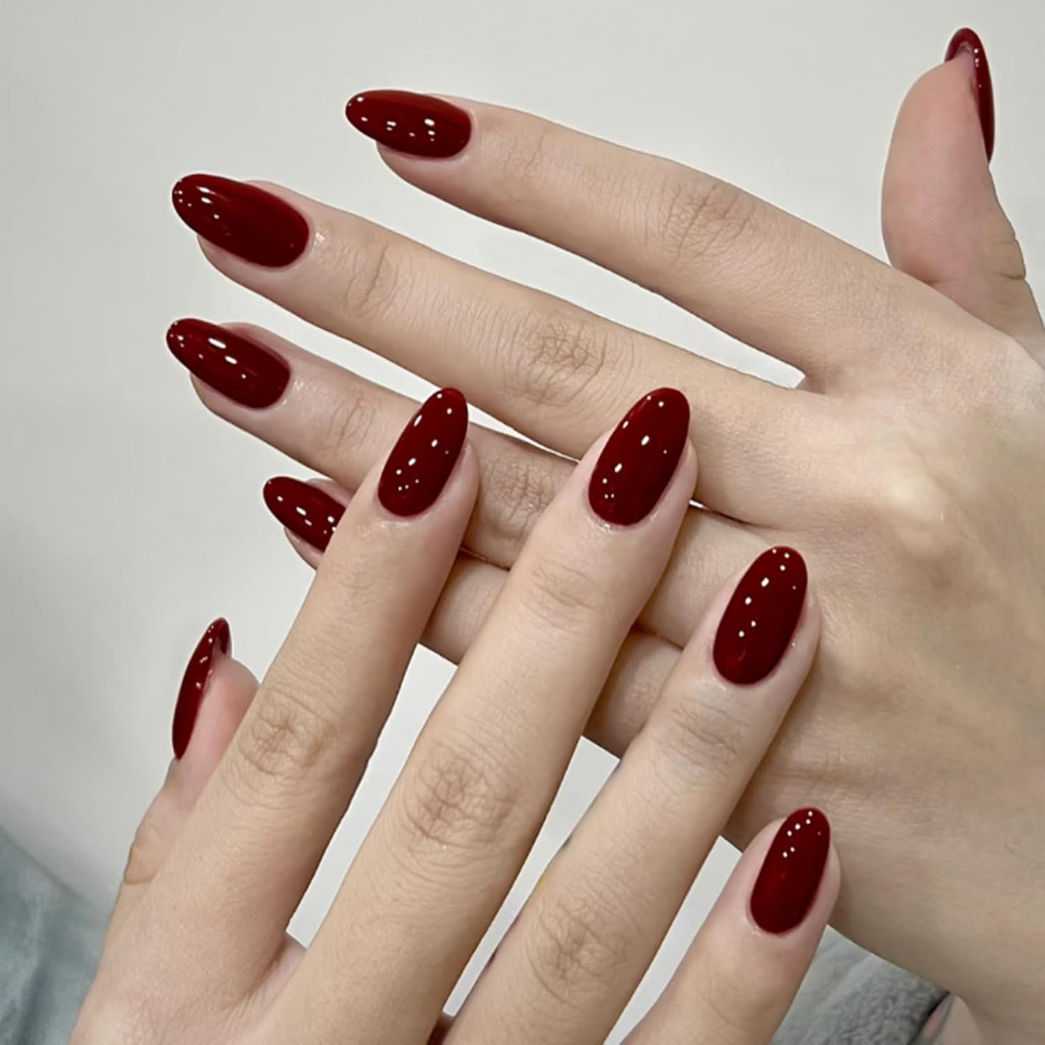 Press on Nails Red, 24Pcs Almond Elegant False Nails with Jelly Stickers, Reusable Fake Nails Easy Application for Women & Girls, Glossy Manicure for Parties & Daily Wear