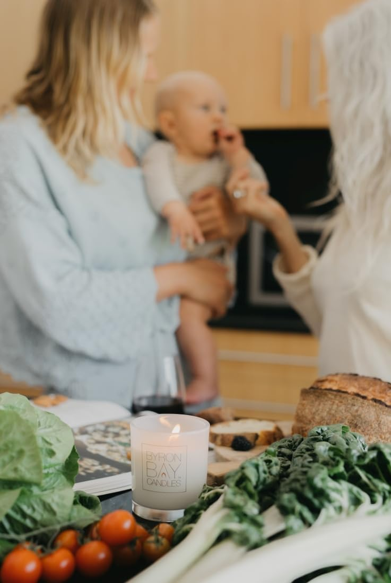 Byron Bay Candles Sweet Japanese Honeysuckle 100% Soy Candle - 50+ Hour Burn - Large Scented Candles 300G Wax Weight- Australian Made Eco-Friendly Aromatherapy - Perfect Candle Gift, Birthday Gift image number 6