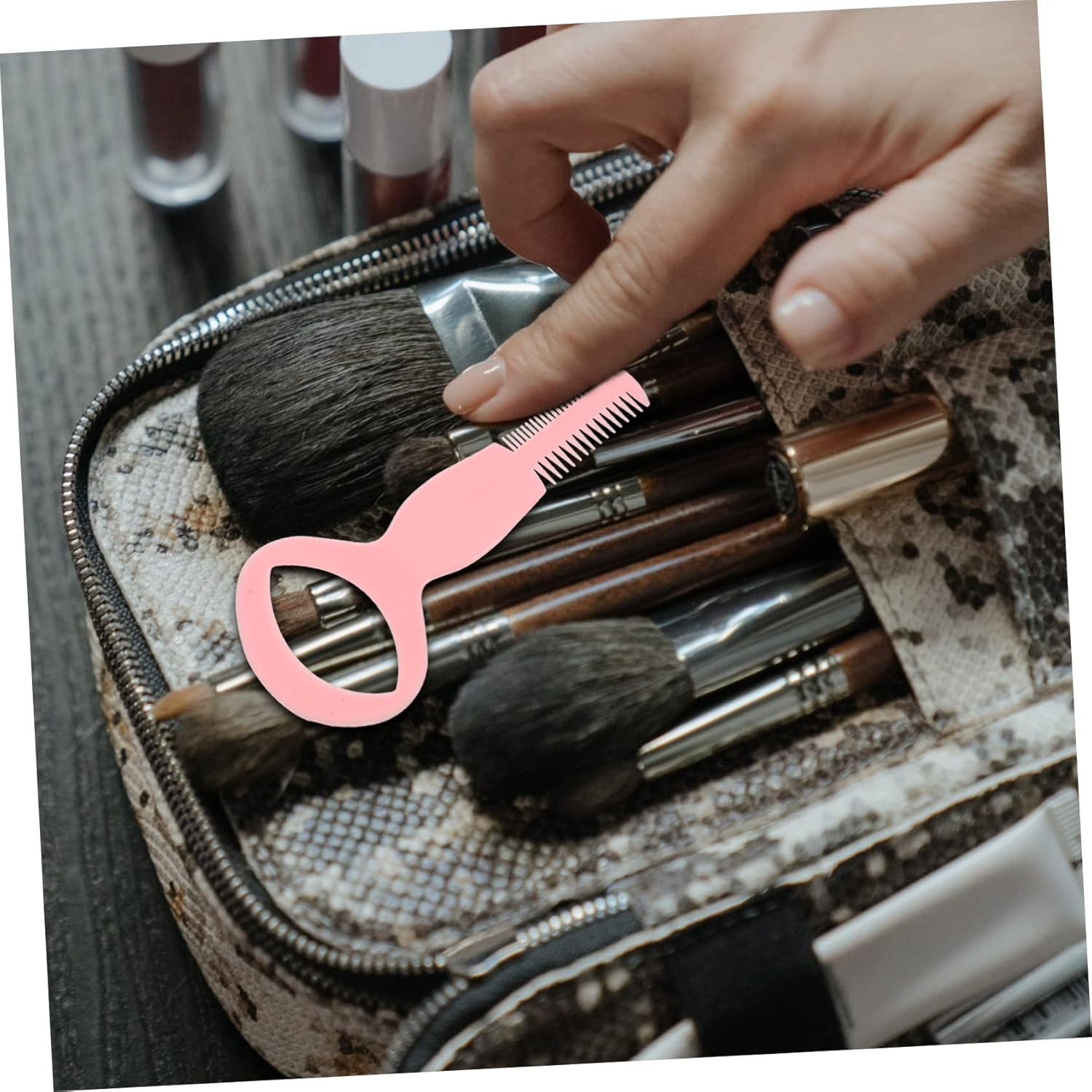 Baluue 20Pcs One Mascara Shield Applicator Eyelash Brush Makeup Tool for Mascara Declumper and Lash Tool Random Color image number 1