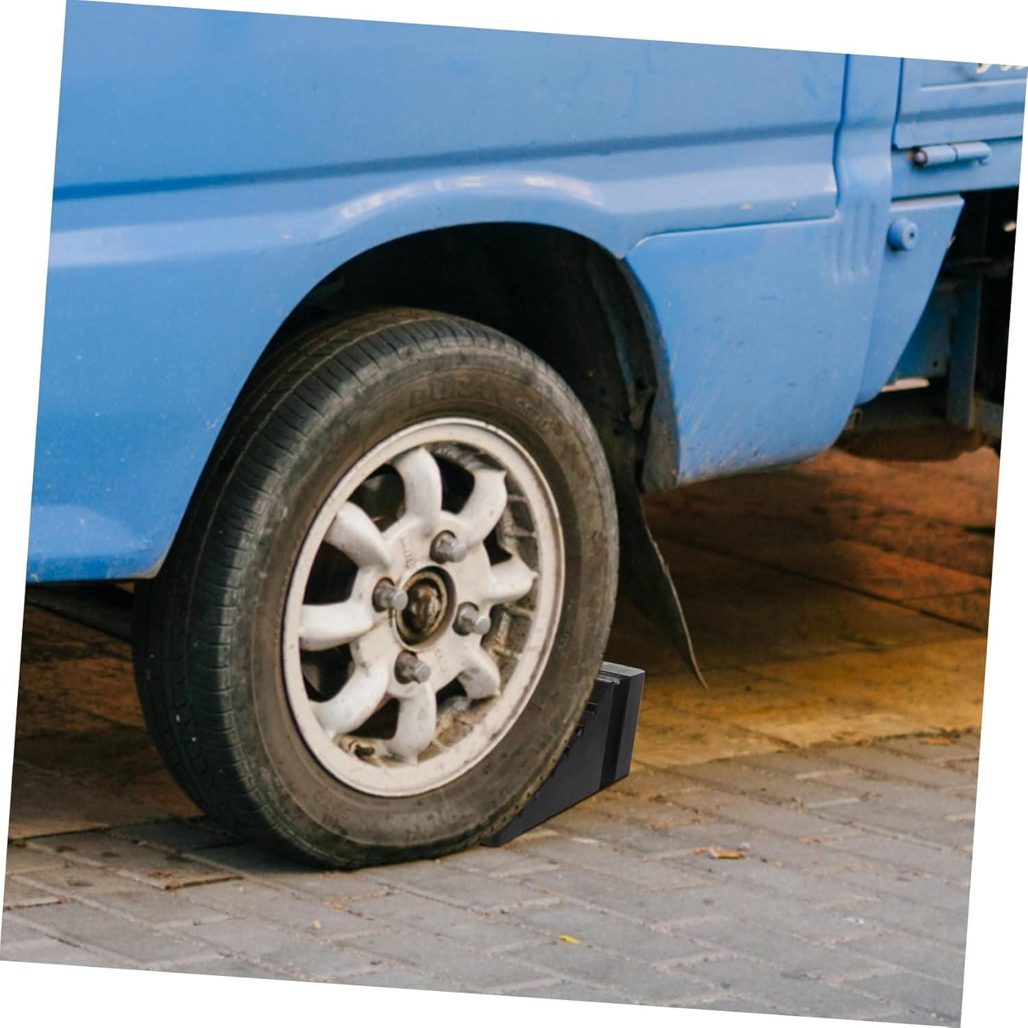 STOBAZA Portable Wheel Chock for Car and Truck Rubber Material Prevents Skid Trailer Ramps Car for Wheel Chocks Usage image number 6