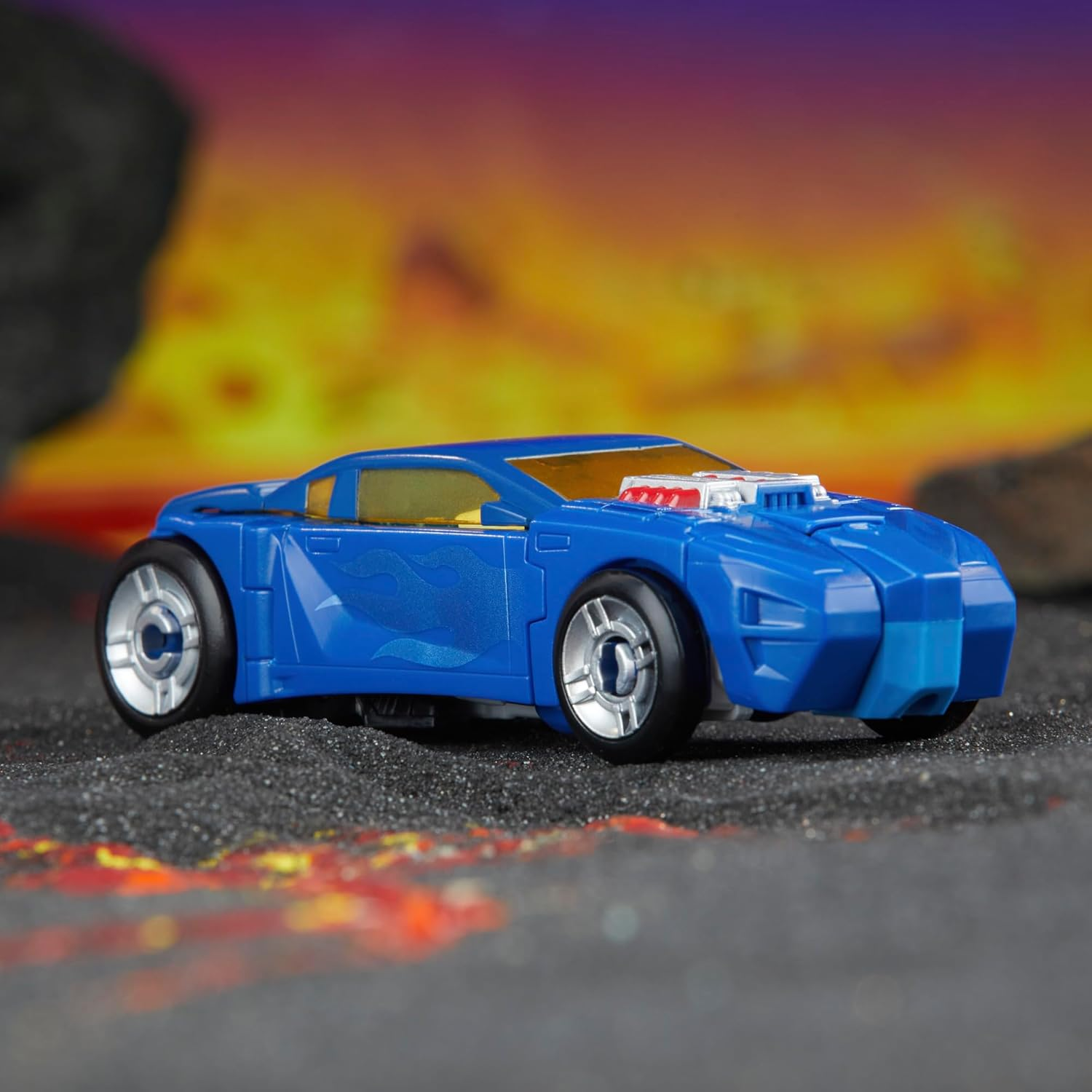 Transformers Legacy United Deluxe Class Robots in Disguise 2001 Universe Autobot Side Burn, 5.5-Inch Converting Action Figure, 8+ image number 3