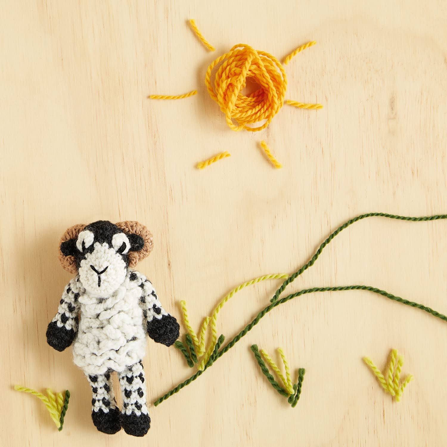 How to Crochet Animals - Farm: 25 Mini Menagerie Patterns image number 6