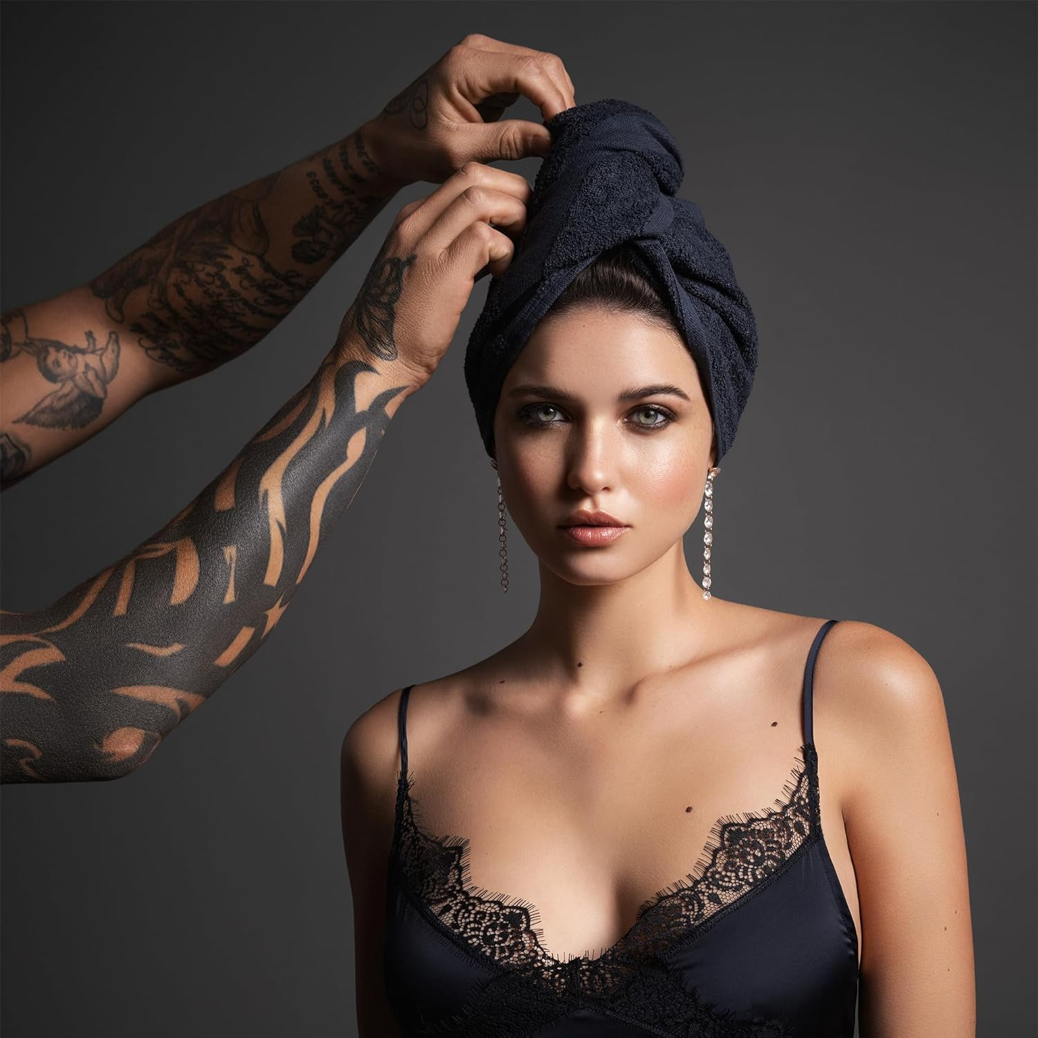 Fromm Colorsafe 100% Cotton Bleach Proof Salon Hair Towels for Hairstylists, Barbers, Spa, Gym in Black, 16" by 29", 6 Count Absorbent Stain Resistant Towels for Drying Curly, Long, Wavy Hair image number 4