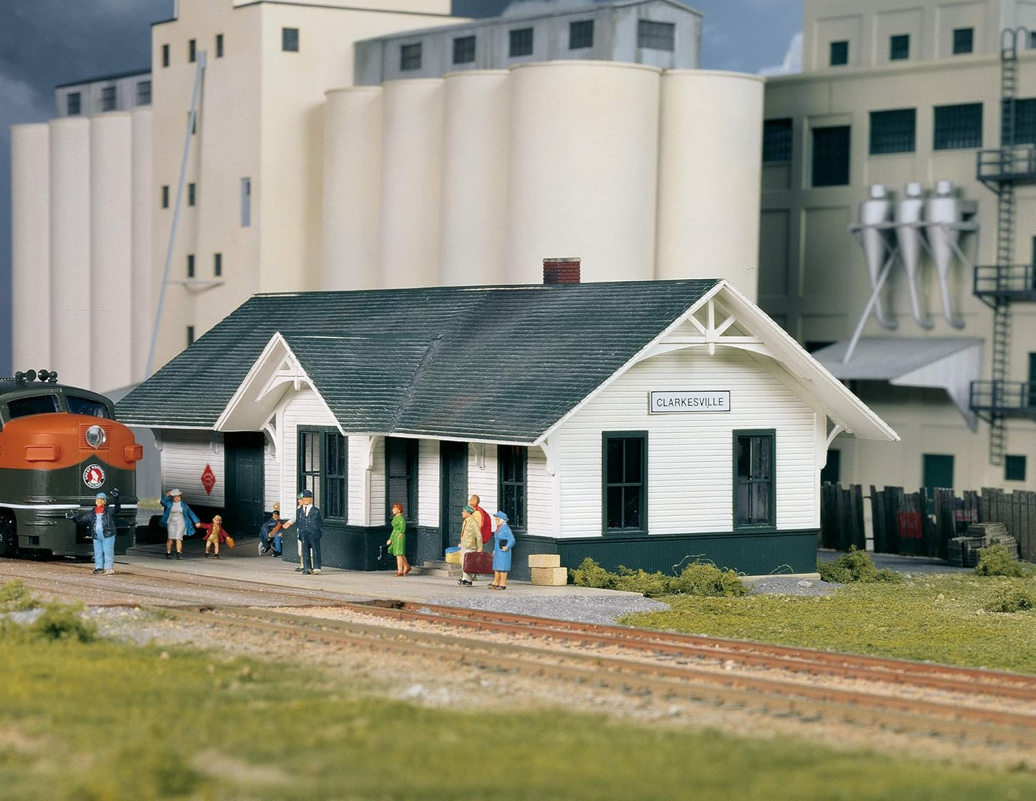 Walthers Cornerstone Brick Mission Style Depot Train