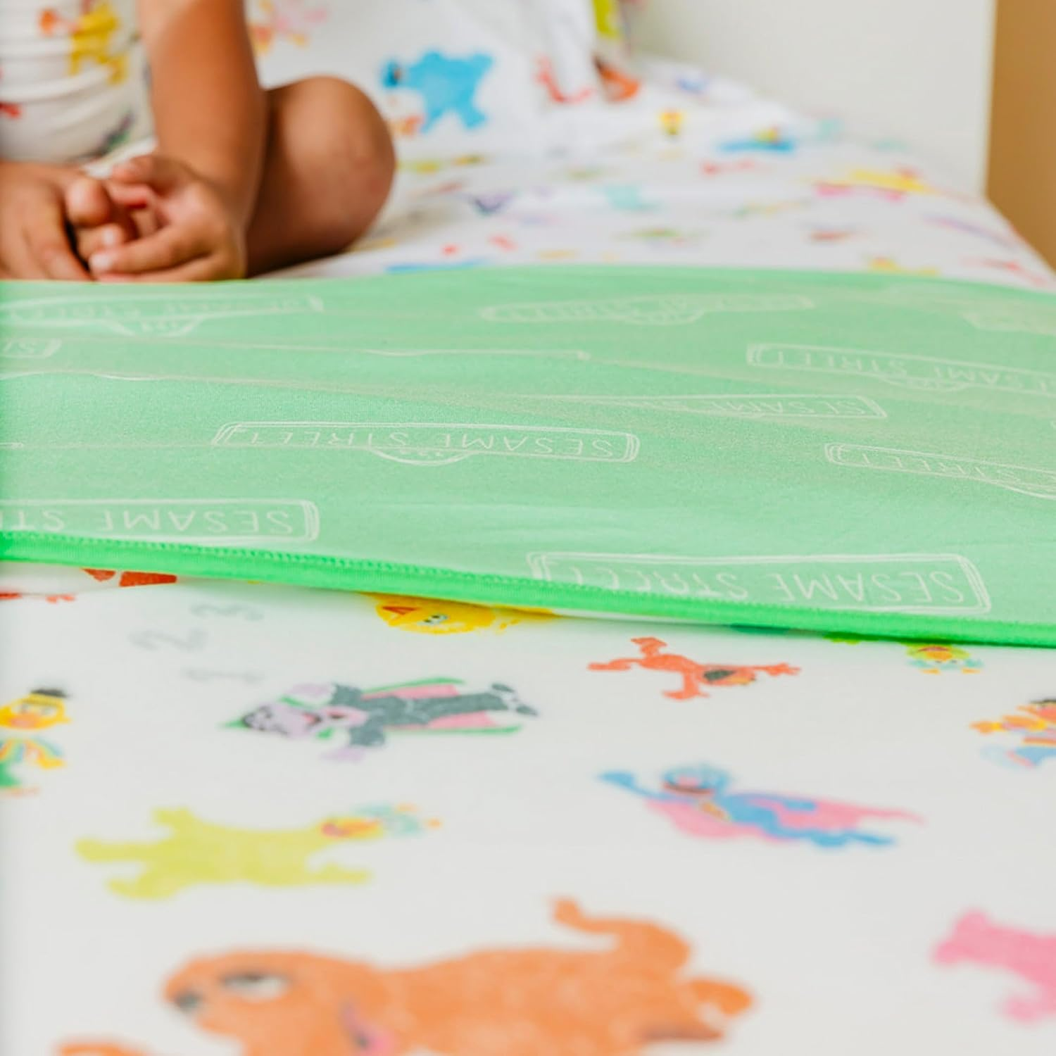 Copper Pearl Twin Cloud Comforter Sesame Friends image number 4