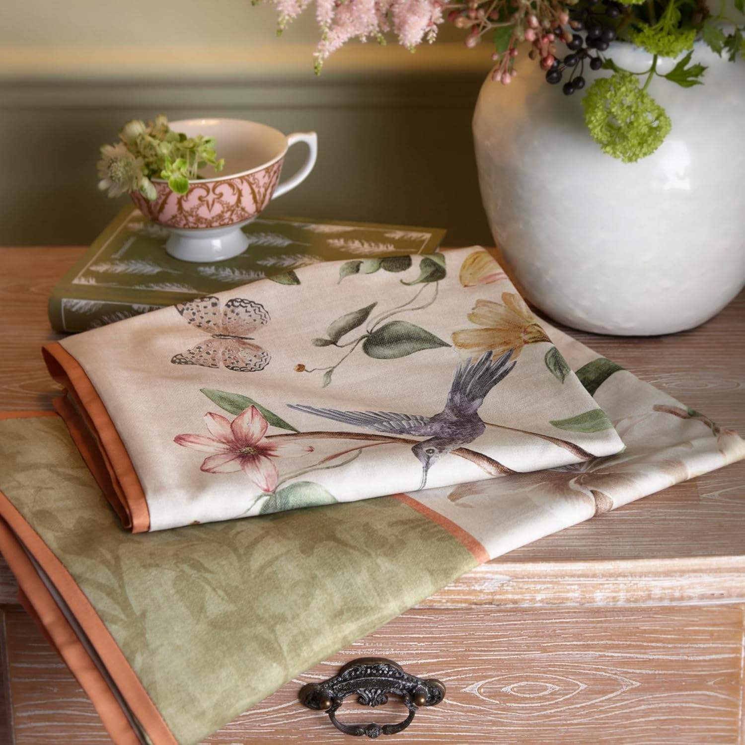 Appletree - Sage Green Floral & Humming Birds Duvet Cover - King Bedding Size (230 X 220Cm) - White Bedding with Birds & Flowers Print - 100% Cotton Sateen - Piped Edge Bed - Evelina Collection image number 4
