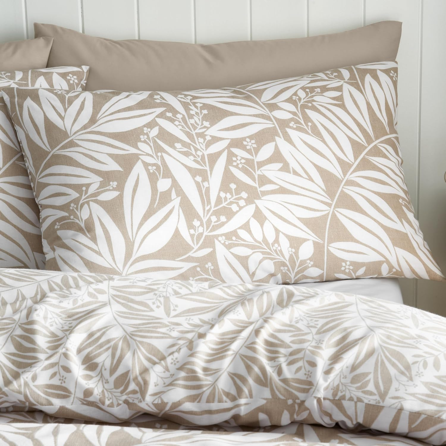 Catherine Lansfield Sorrel Leaf Reversible Super King Duvet Cover Set with Pillowcases Natural image number 5