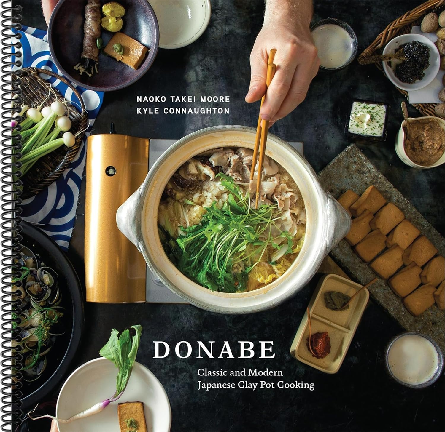 Donabe: Classic and Modern Japanese Clay Pot Cooking [A One-Pot Cookbook]