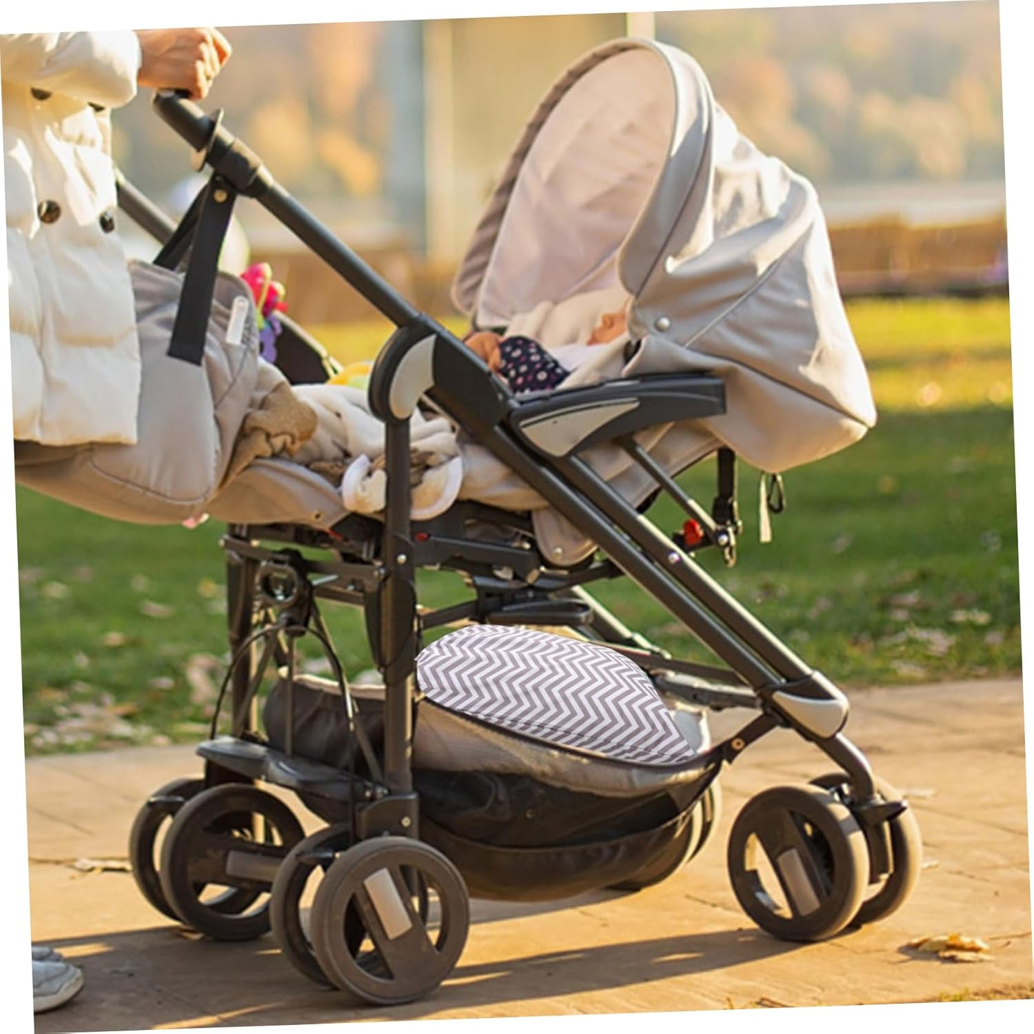 Reusable Diaper Pail Wet Bag Elastic Mouth Diaper Holder Portable Storage Bag for Cloth Napkin Storage for Changing Station image number 2