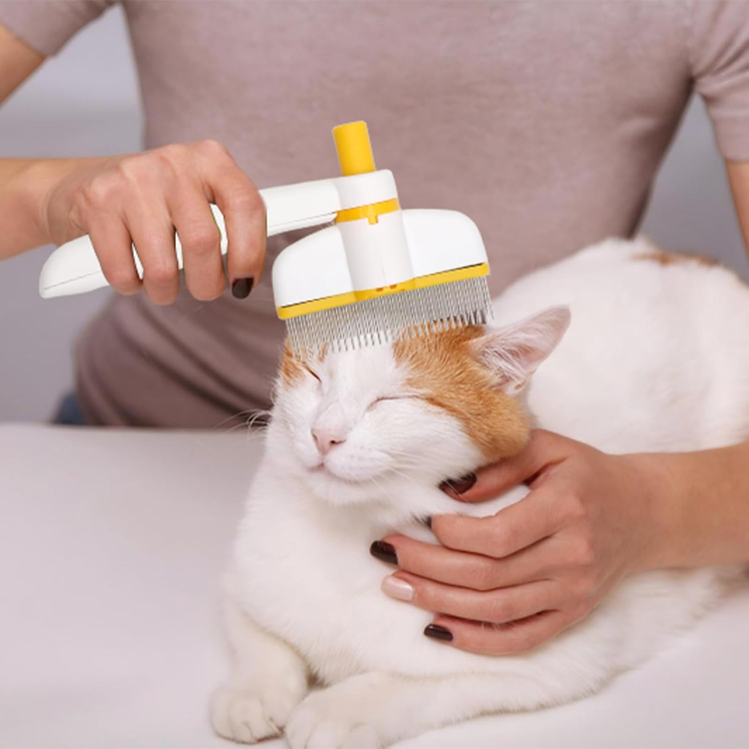 VEGCOO Pack of 2 Self-Cleaning Cat Comb, Rotating Comb for Cat and Dog Hair, Cat Comb Dog Combs, One Touch Cleaning, Removes Loose Hair image number 6