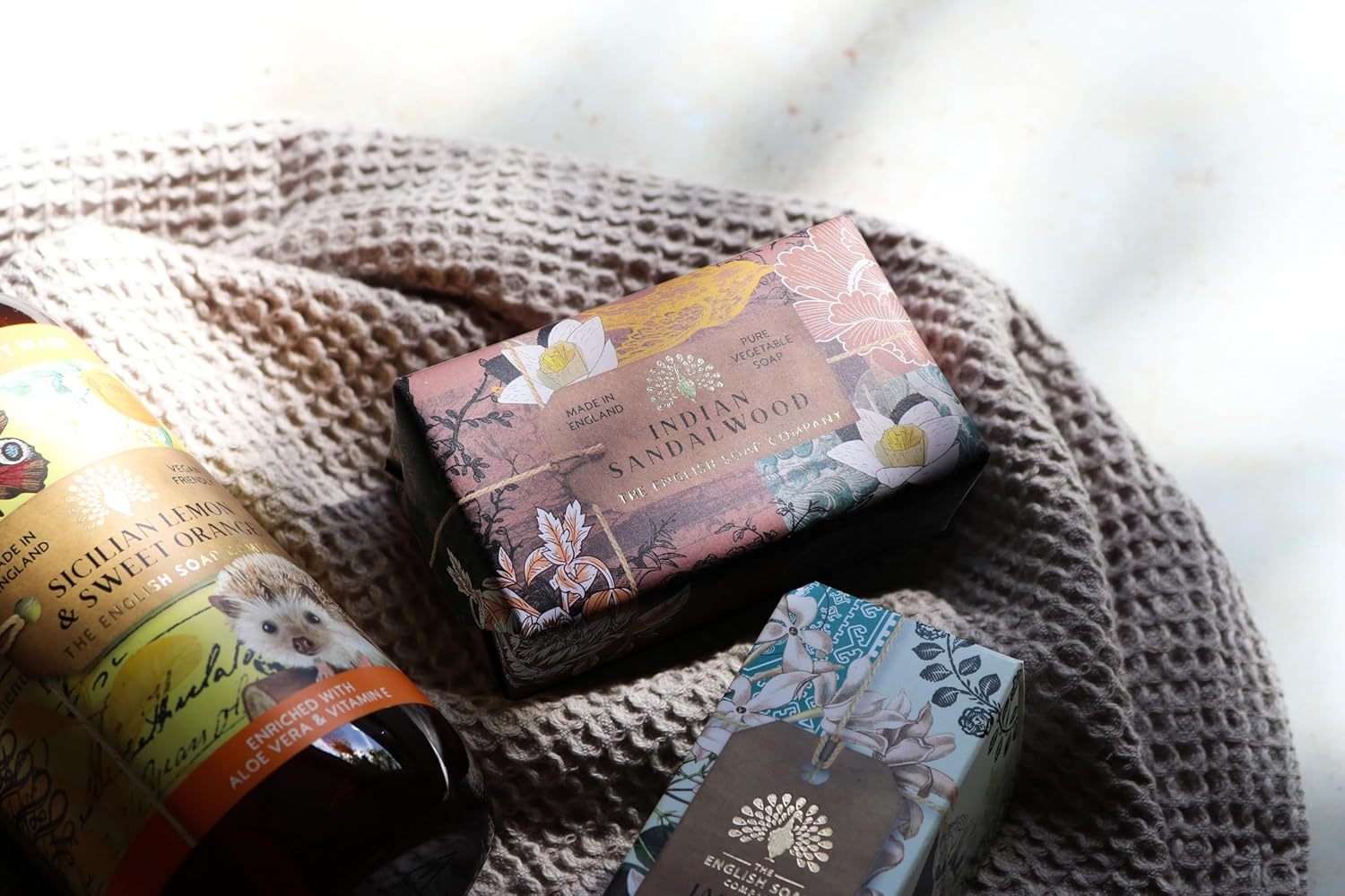 The English Soap Company Anniversary Wrapped Soap Bar, Sandalwood Shea Butter Soap Bar, Moisturising Soap Bar for Face and Body, Indian Sandalwood Scent 190G image number 3