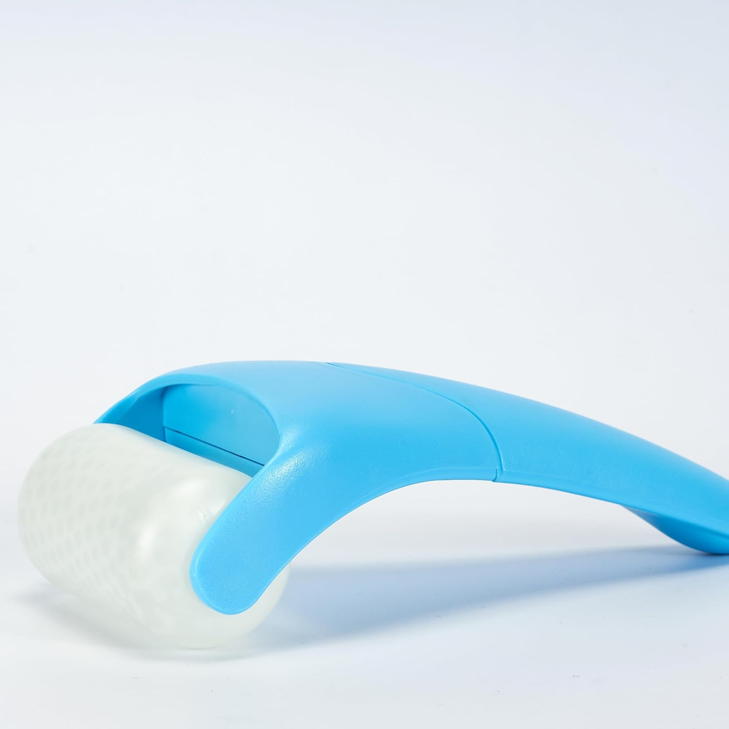 Ice Roller, Two Rollers Set, Big Size, Blue and White, Long Lasting Cold Treatment for Eye, Face and Body image number 6