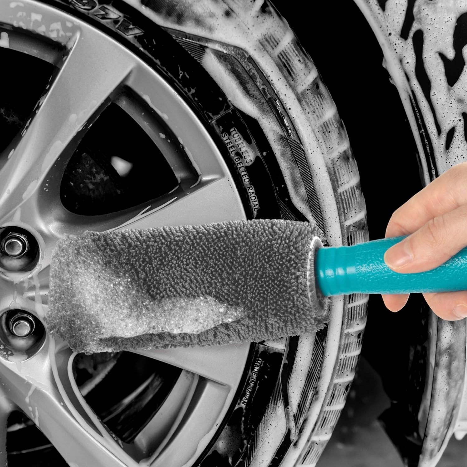 Beldray LA082190EU7 9 Piece Car Set, Includes Wheel Brush, Cleaning Pads, Mitt, Sponge and Cloths, Microfibre, Collects & Traps Dirt, Can Be Used Wet or Dry, Black image number 3