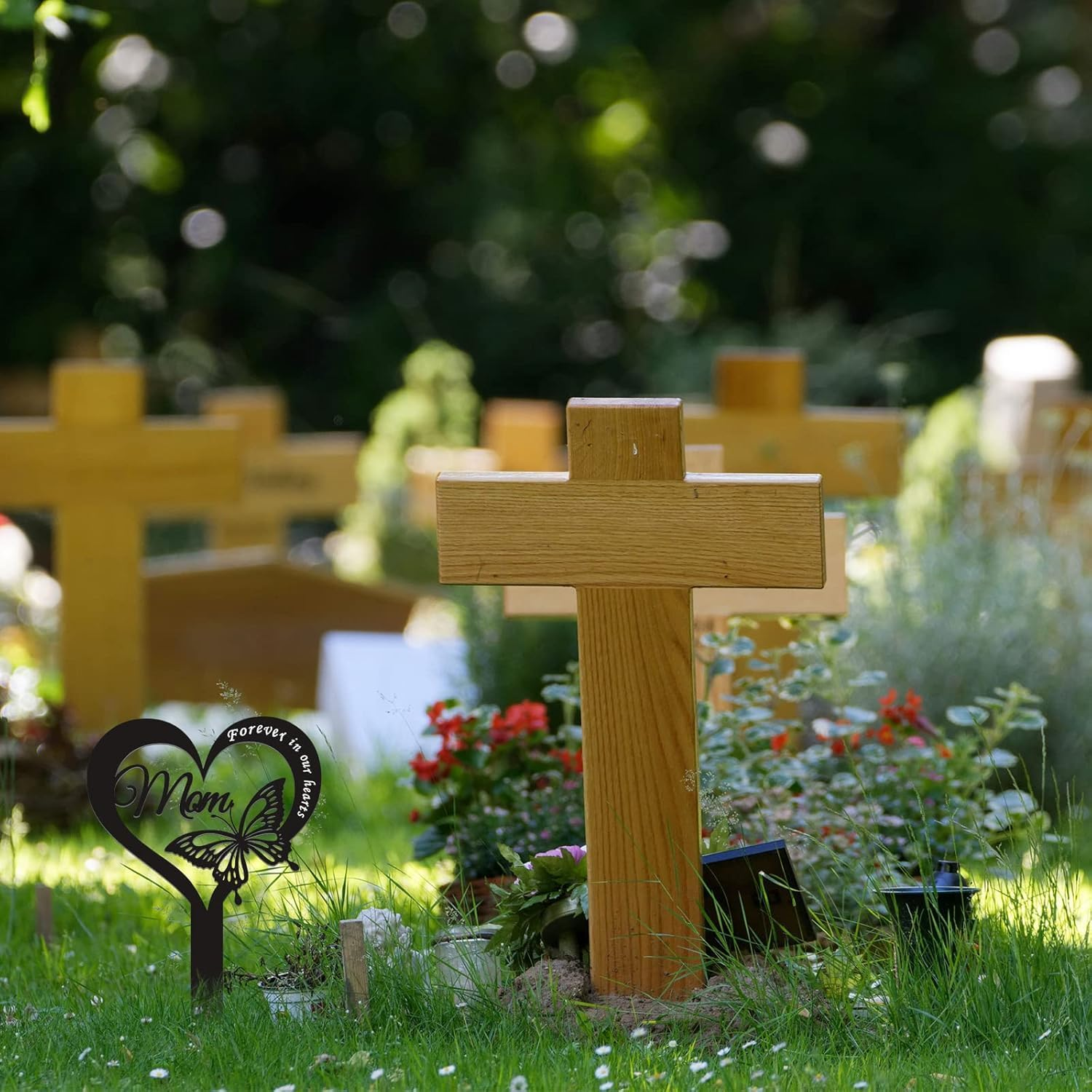Pacify Grave Decorations for Cemetery, Metal Grave Marker for Mom Waterproof Memorial Plaques Sympathy Grave Stake for Loved Ones Remembrance Tribute (Mom)