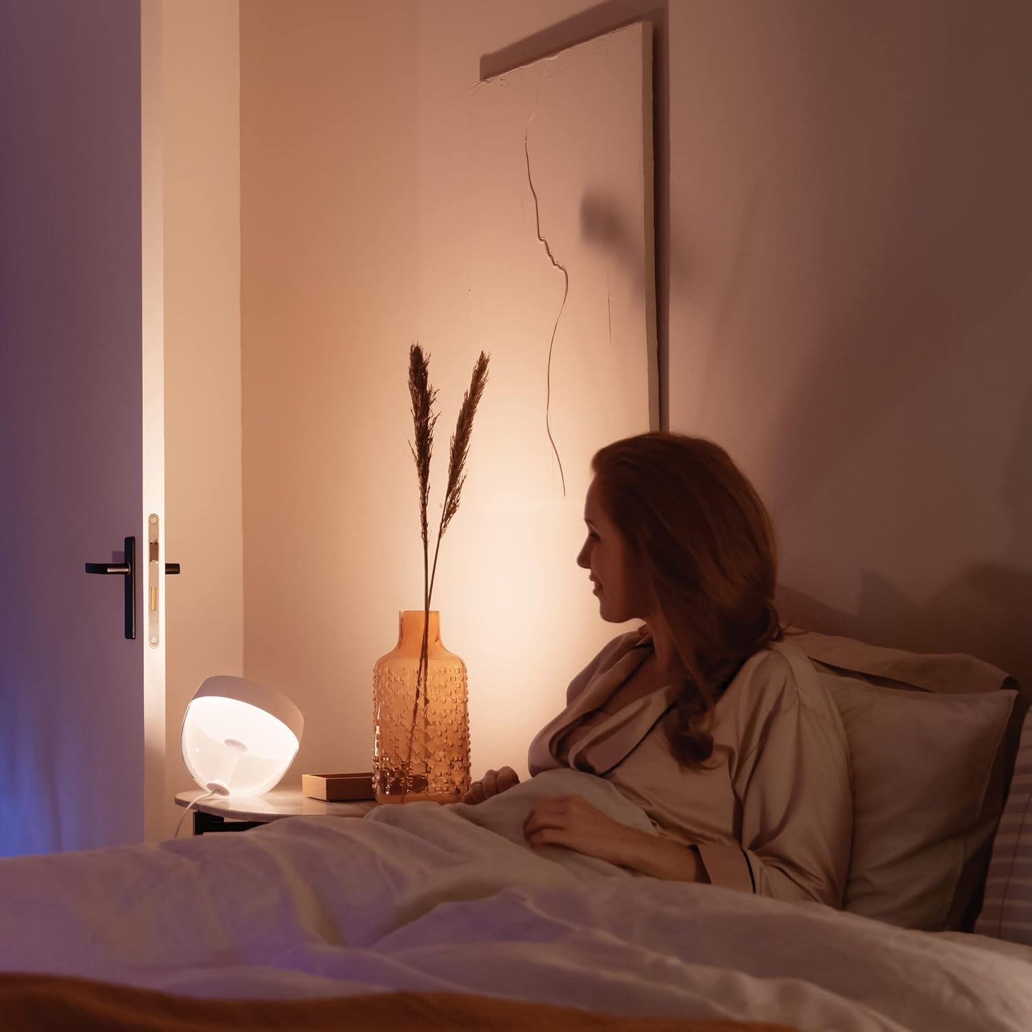 Philips Hue Iris White and Colour Ambiance Smart Table Light V4 [Gold] with Bluetooth, Compatible with Alexa, Google Assistant and Apple Homekit image number 2