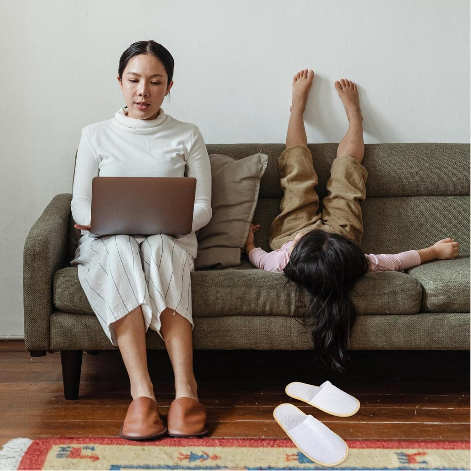 Spa Slippers Home Guest Disposable: 5 Pairs Bathroom Non- Slip Shower Sandal Bath Slippers Indoor Slippers for Mens Womens image number 1