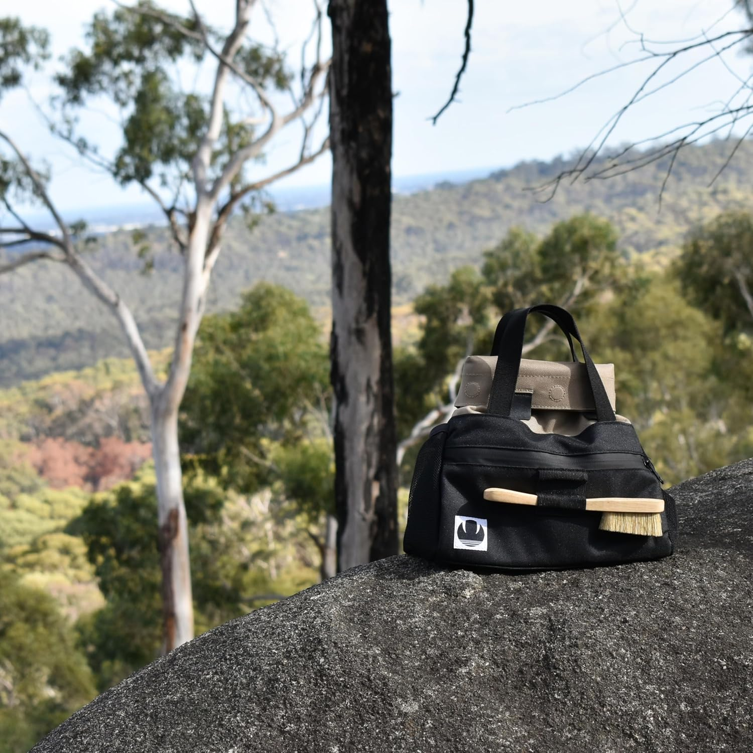 Saber Chalk Pot | Multiple Colours | Bouldering Bucket | Magnetic Closure | Zippered Storage Pockets | Brush Holder Loops | Rock Climbing, Weightlifting, Gym, Crossfit, Gymnastics image number 5