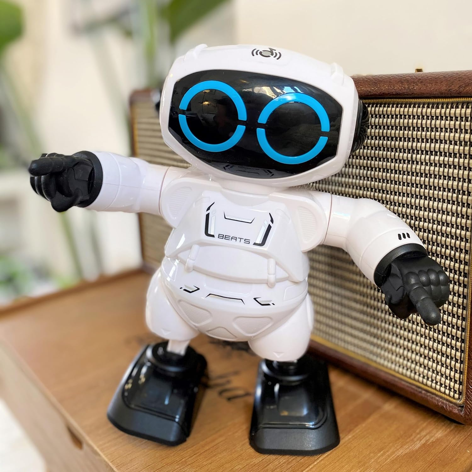 SILVERLIT Robo Beats &ndash; Tap & Dance Robot Toy for Kids Age 3+ with DJ & Dance Modes, LED Eyes, Music, Robotic SFX & Touch Controls &ndash; Interactive Musical Robot