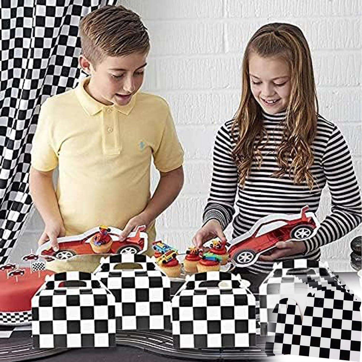 WEZCHUGHAOL 12Pcs Racing Flag Gift Bags, Racing Party Gift Boxes Checkered Gift Boxes Snack Gift Bags Containers Racing Party Supplies Holders Race Speed Theme Party Gift Decoration Supplies Are Perfect for Gift Giving image number 6