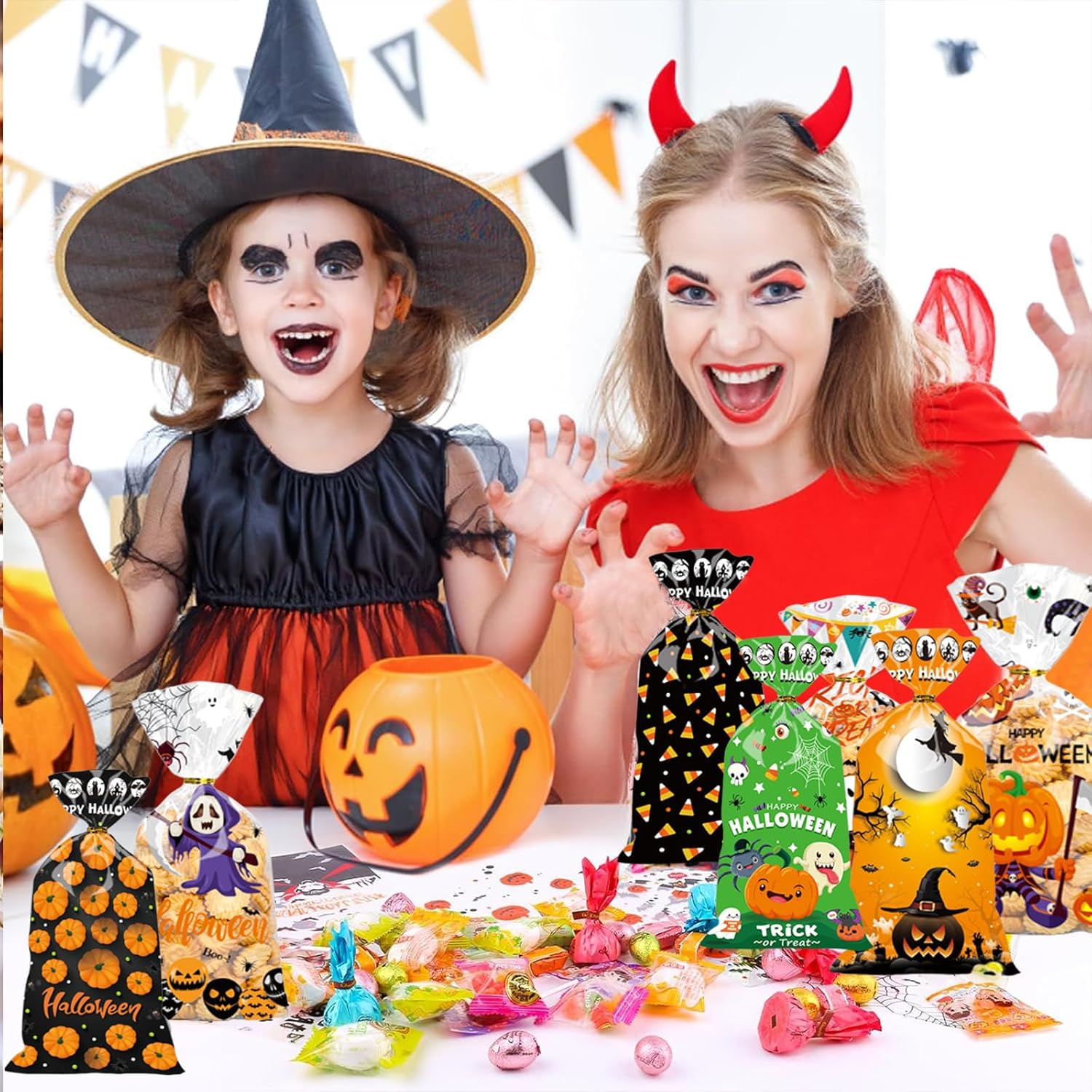 SYTHAK Halloween Treat Bags,100Pcs Bat Pumpkin Spider Witch Cellophane Plastic Bags,Trick or Treat Candy Goody Snacks Cookies Gift Bags Bulk with Twist Ties,For Holiday Halloween Party Favors Supplies
