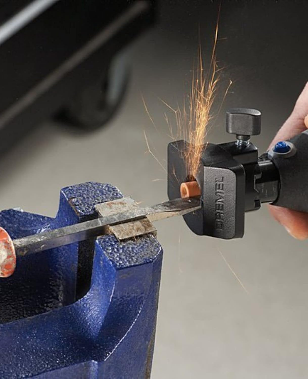 Dremel 3000 Multifunctional Tool 130 W, Set with 1 Attachment, 25 Accessories, Variable Speed 10,000-33,000 Rpm for Cutting, Grinding, Engraving, Polishing, Sharpening, Cleaning, Carving image number 1