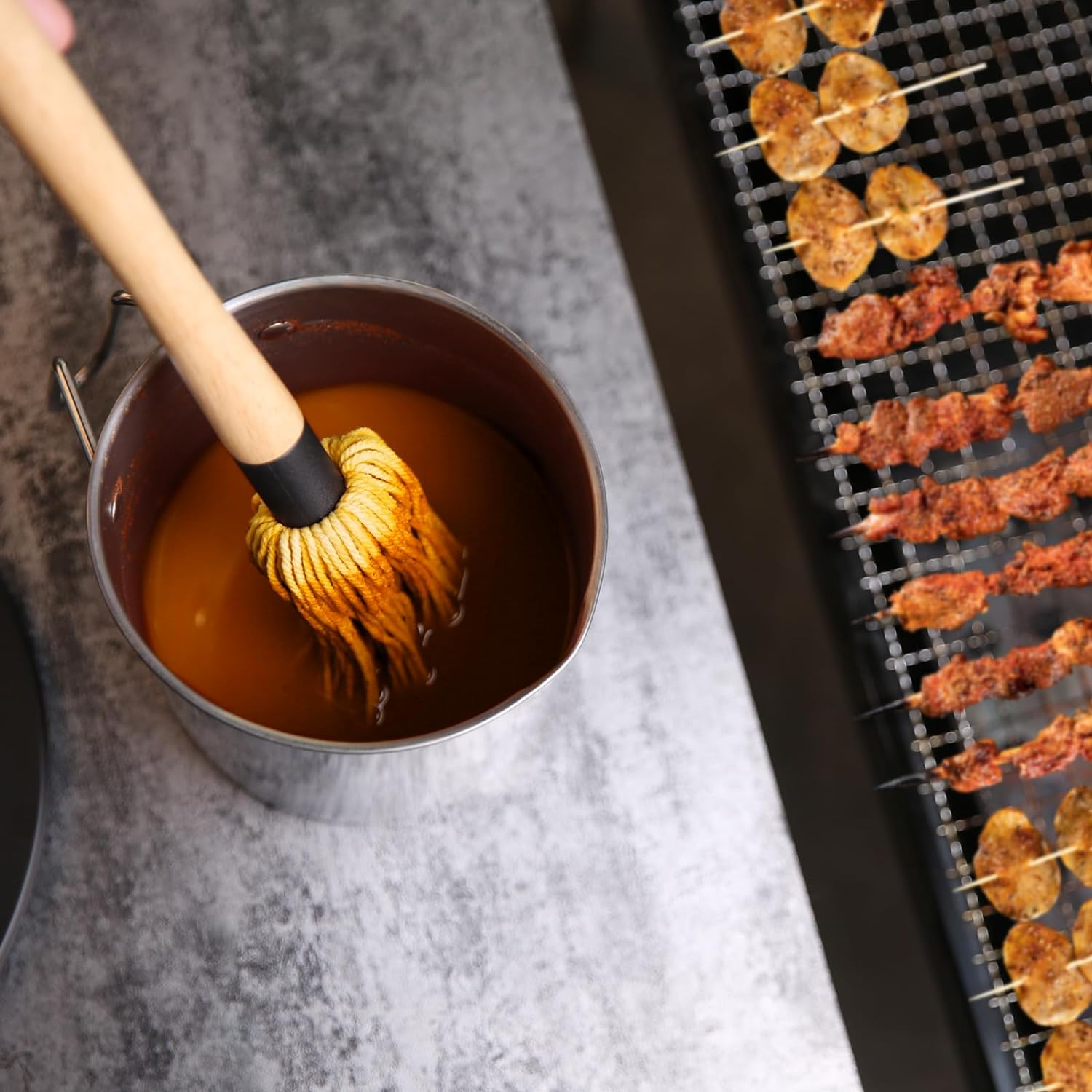 Donxote 18 Inch BBQ Mop Brush Set of 2, with 6 Extra Replacement Heads, Wooden Long Handle Cotton Head Mopping Basting Grill Sauce Perfect for Grilling Smoking Steak Marinade or Glazing image number 2