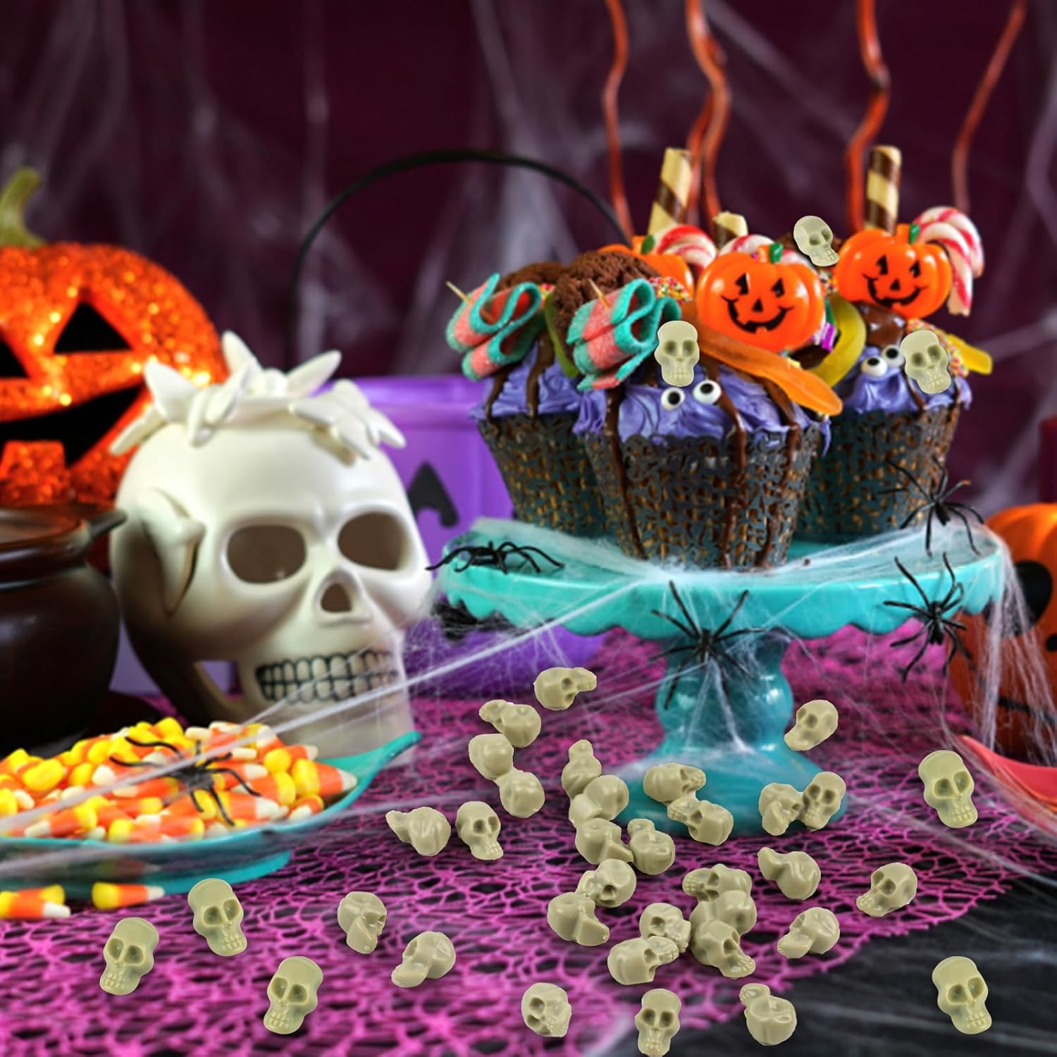 KIMOBER 100PCS Mini Skulls Heads Miniature Figurines,Small Plastic Realistic Halloween Skeleton Skulls Head Prank Props for Party Bar Home Table Decorations image number 1