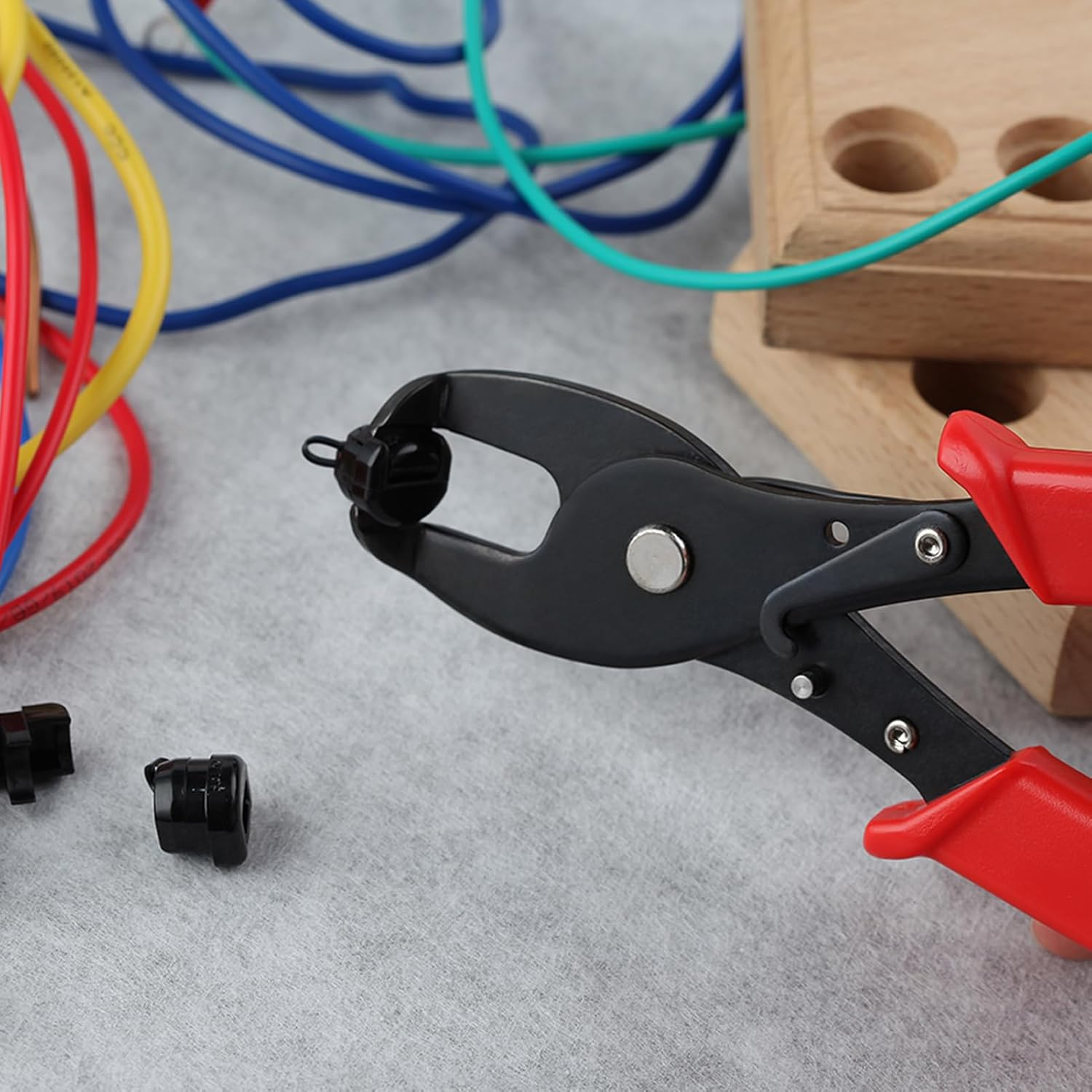 LEONTOOL Strain Relief Crimper, Strain Relief Bushing Pliers Anti-Rust Low Carbon Steel Electrical Pliers Power Cable Fasten Wire Cable Tool for Assembly Electrical Strain Relief Bushing Wire Grommet image number 4