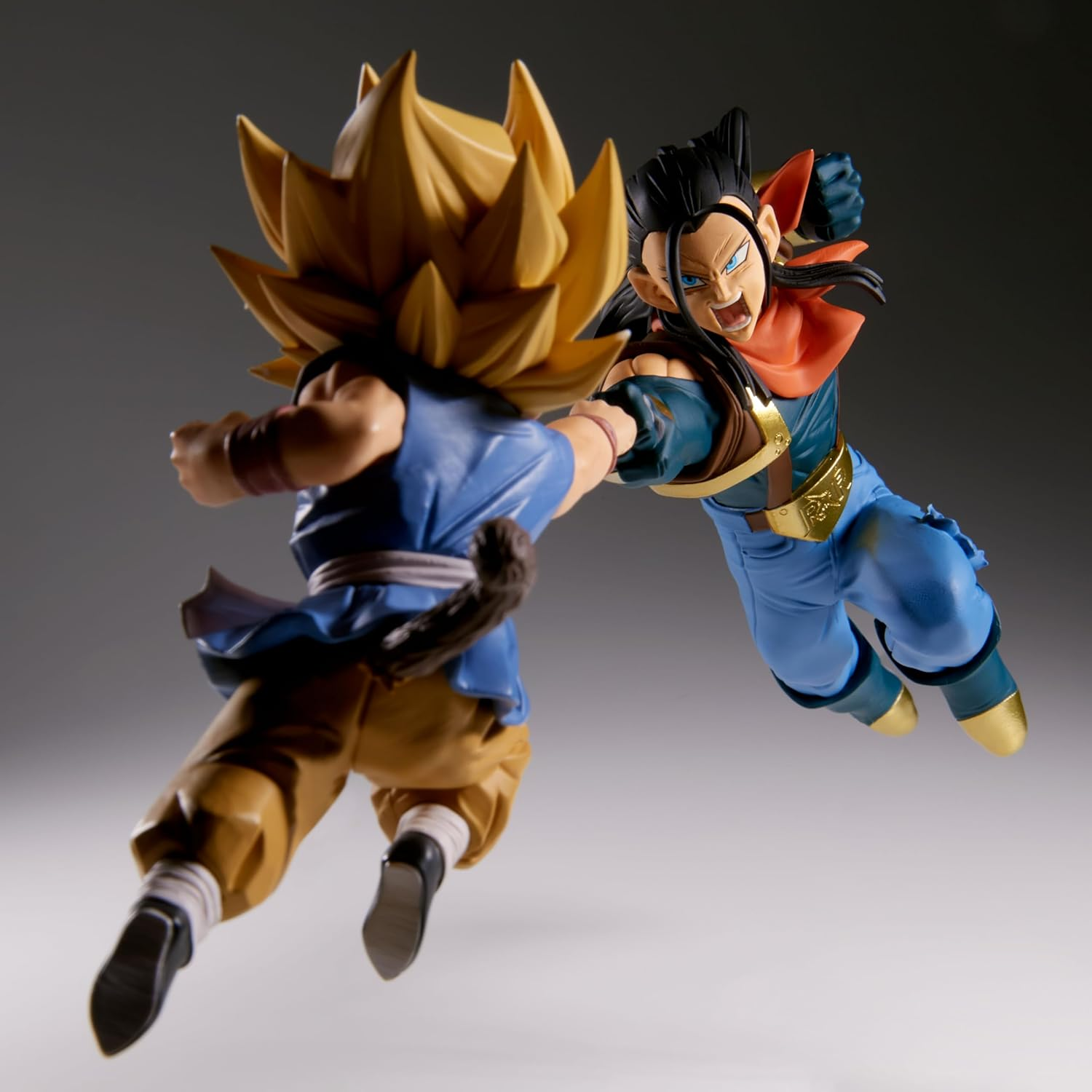 BANPRESTO Dragon Ball GT Match Makers - Super #17 (VS Super Saiyan Son Goku) image number 5