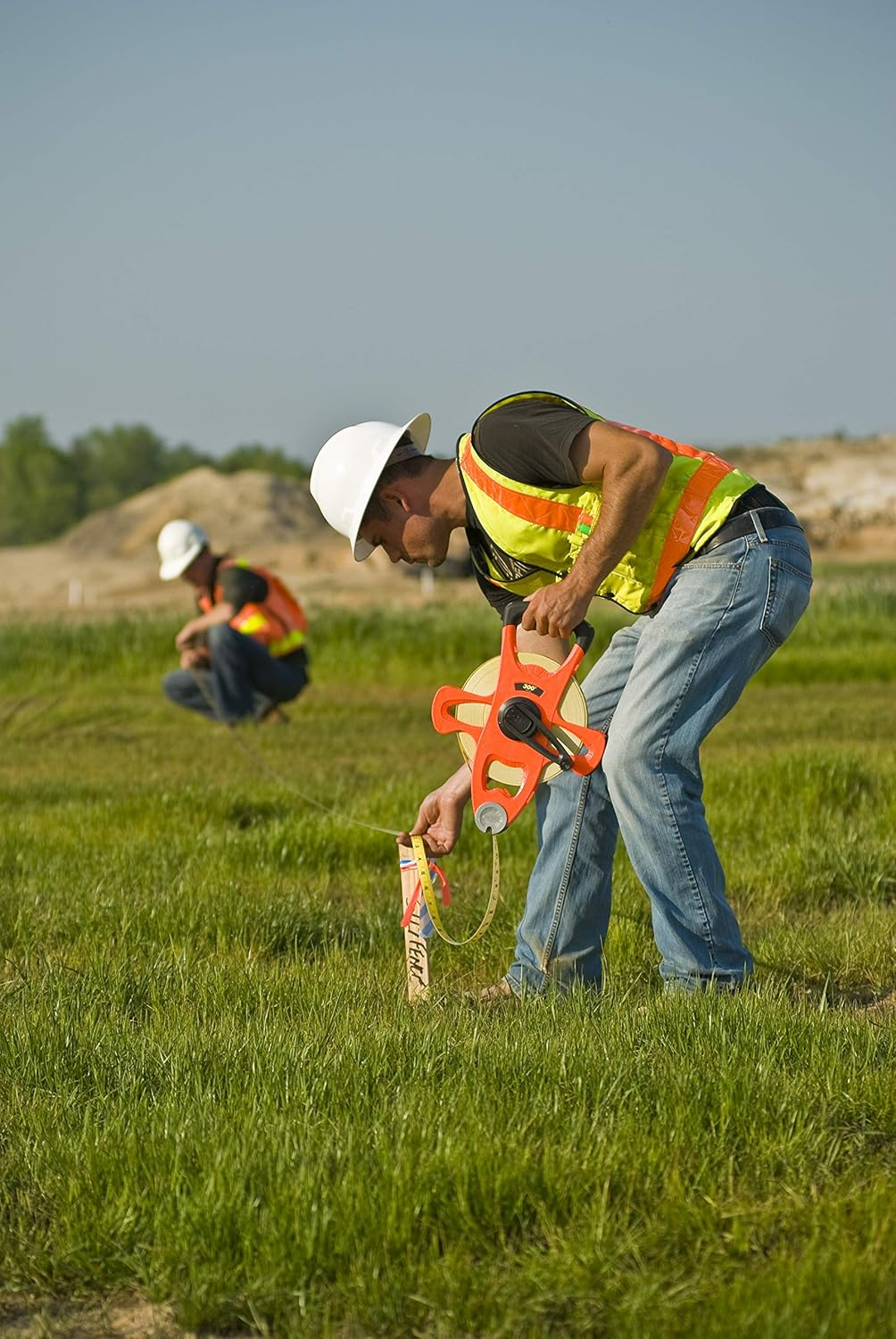 Lufkin FE200D 1/2" X 200' Engineer'S Hi-Viz Orange Fiberglass Tape Measure, 10Ths 100Ths image number 5