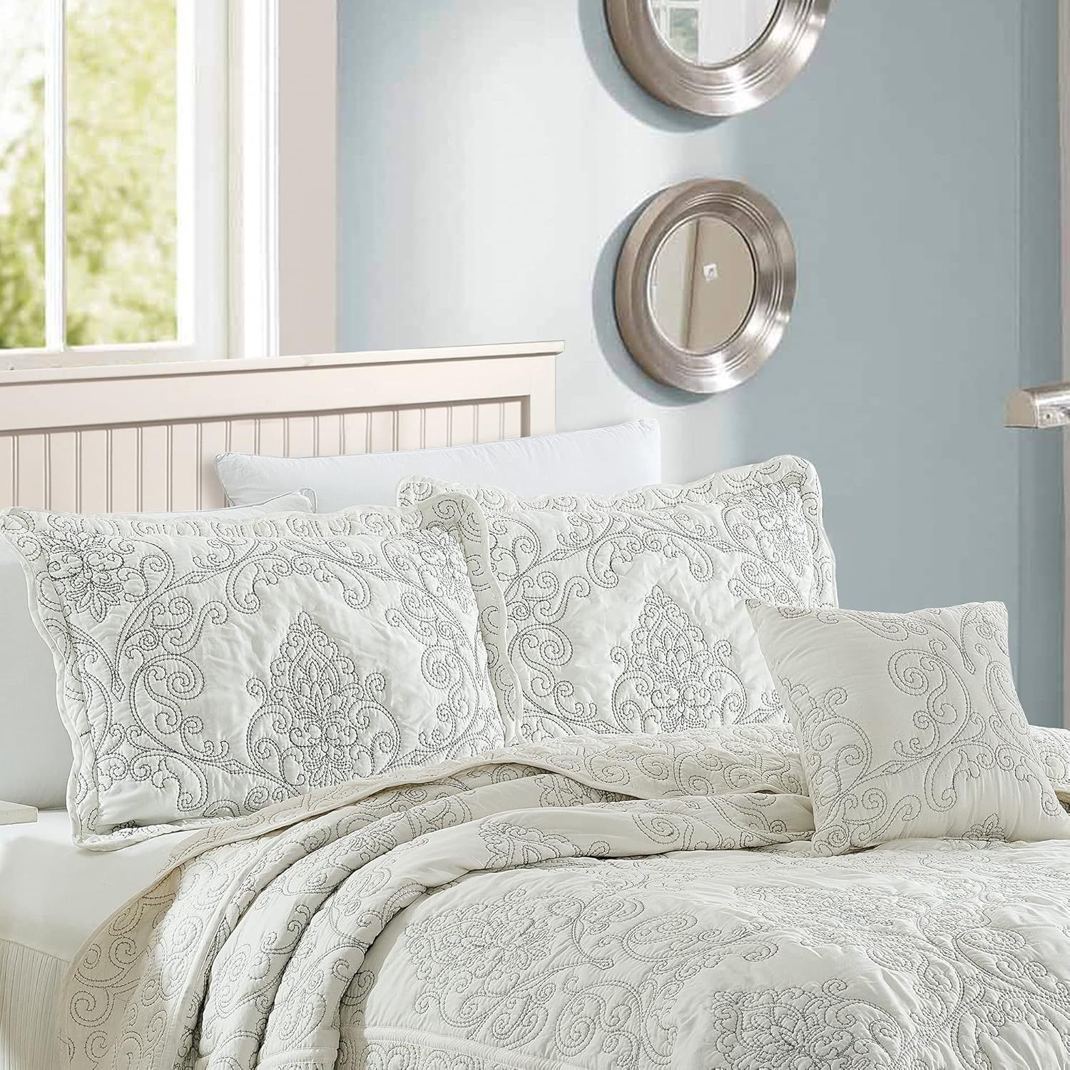 Serenta Damask 4 Piece Bedspread Set, King, Antique White image number 1