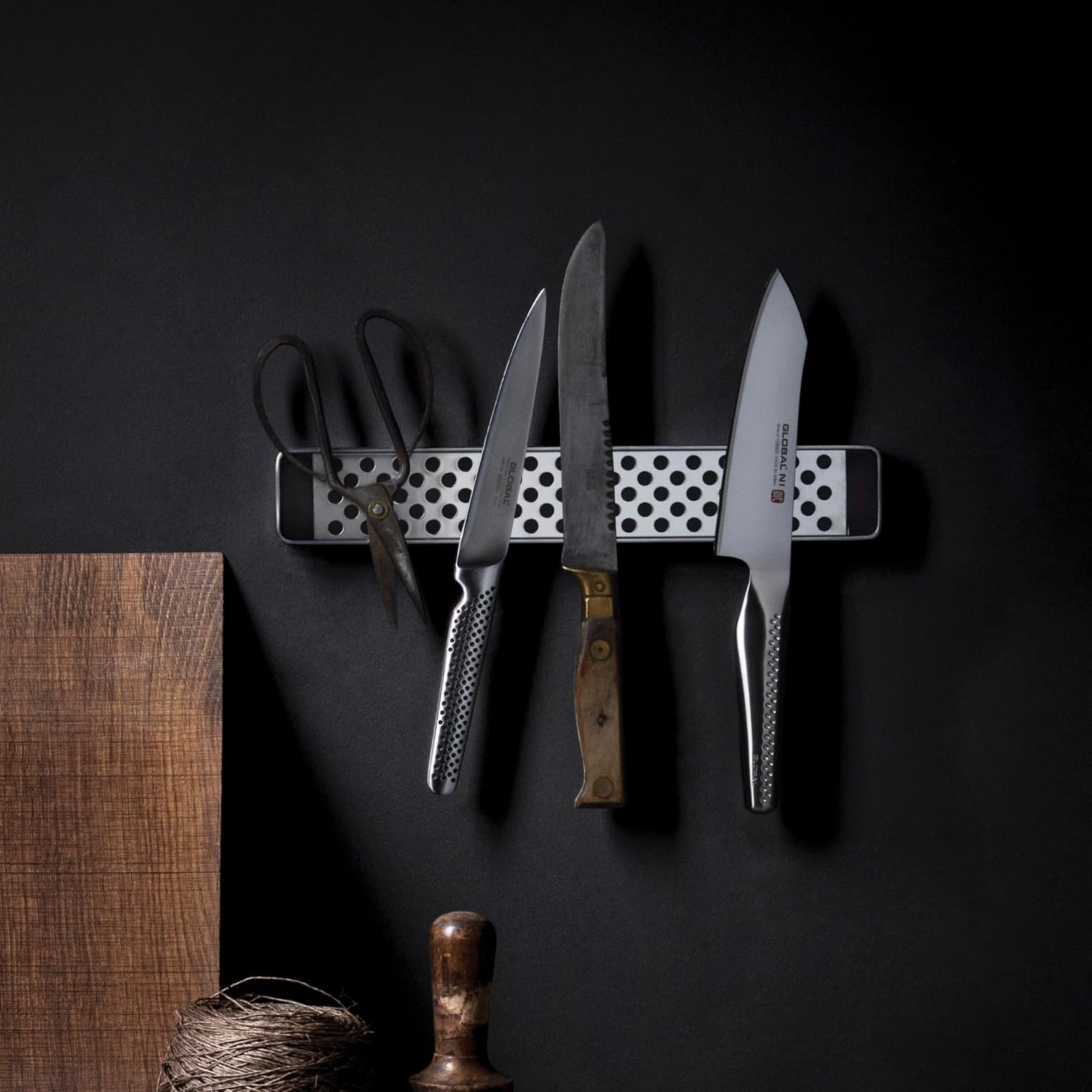 Global Cookware G42/41, 16In Wall Magnetic Bar, Stainless Steel image number 1